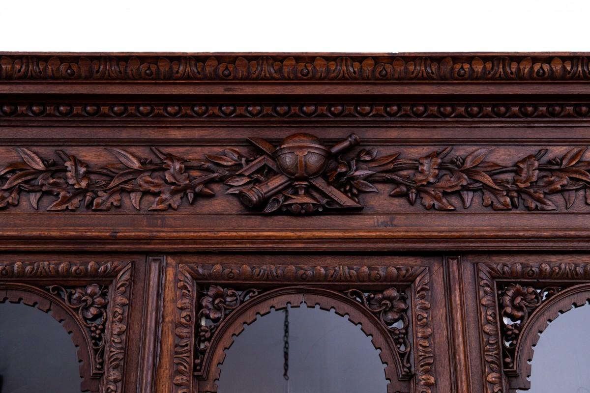 Carved library/sideboard, France, circa 1880. In Good Condition For Sale In Chorzów, PL