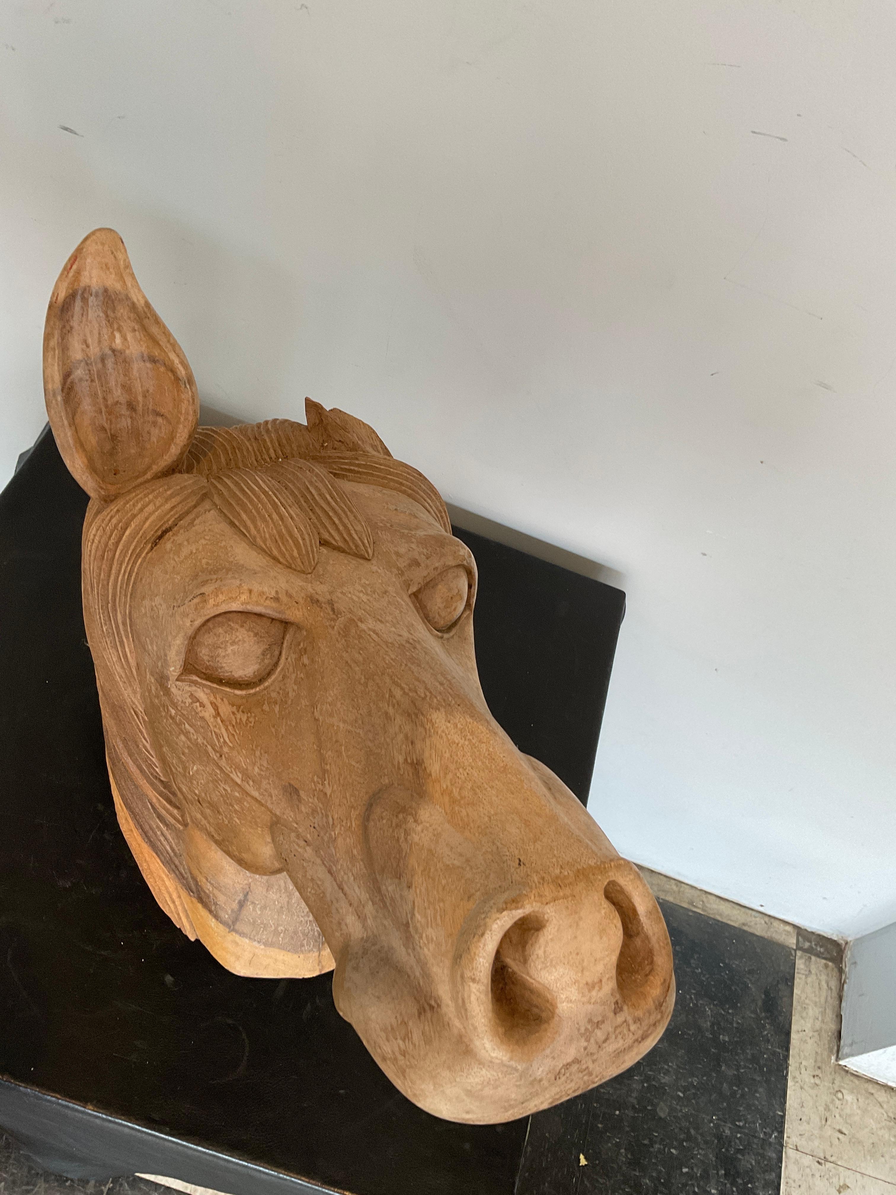 Tête de cheval en bois sculptée grandeur nature en vente 6