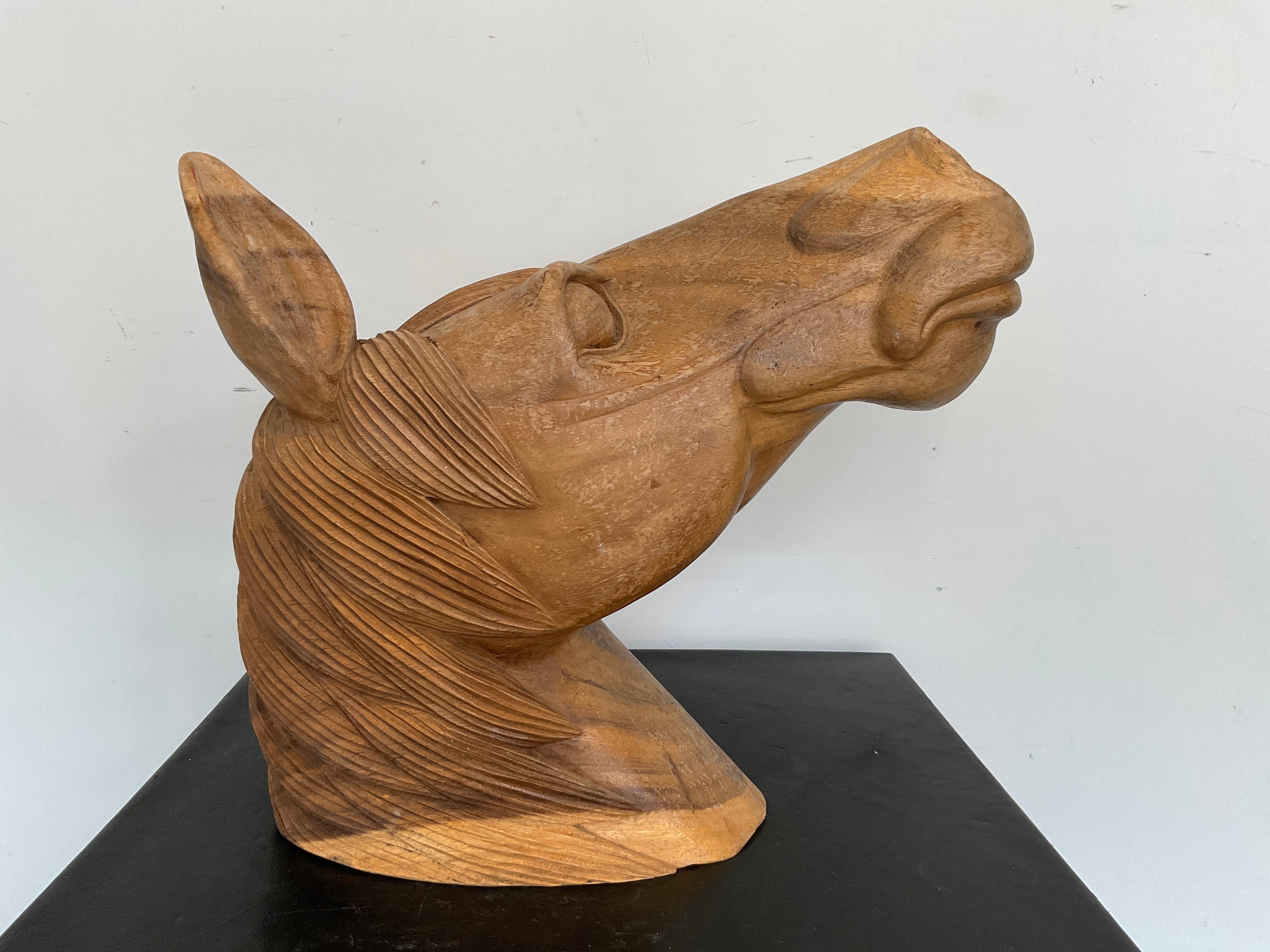 Tête de cheval en bois sculptée grandeur nature en vente 3