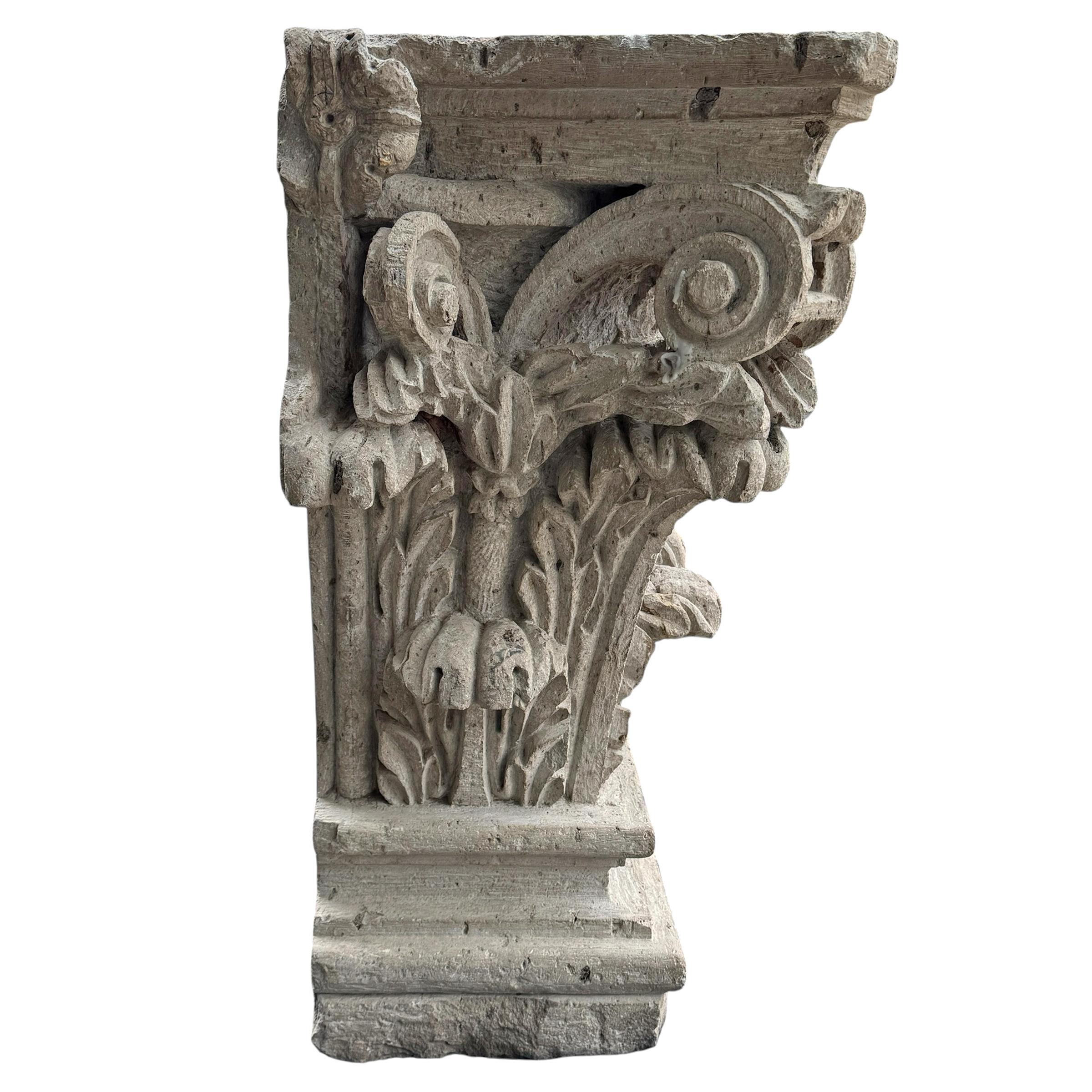 Geschnitzter korinthischer Pilaster-Konsolentisch aus Kalkstein im Zustand „Gut“ im Angebot in Chicago, IL