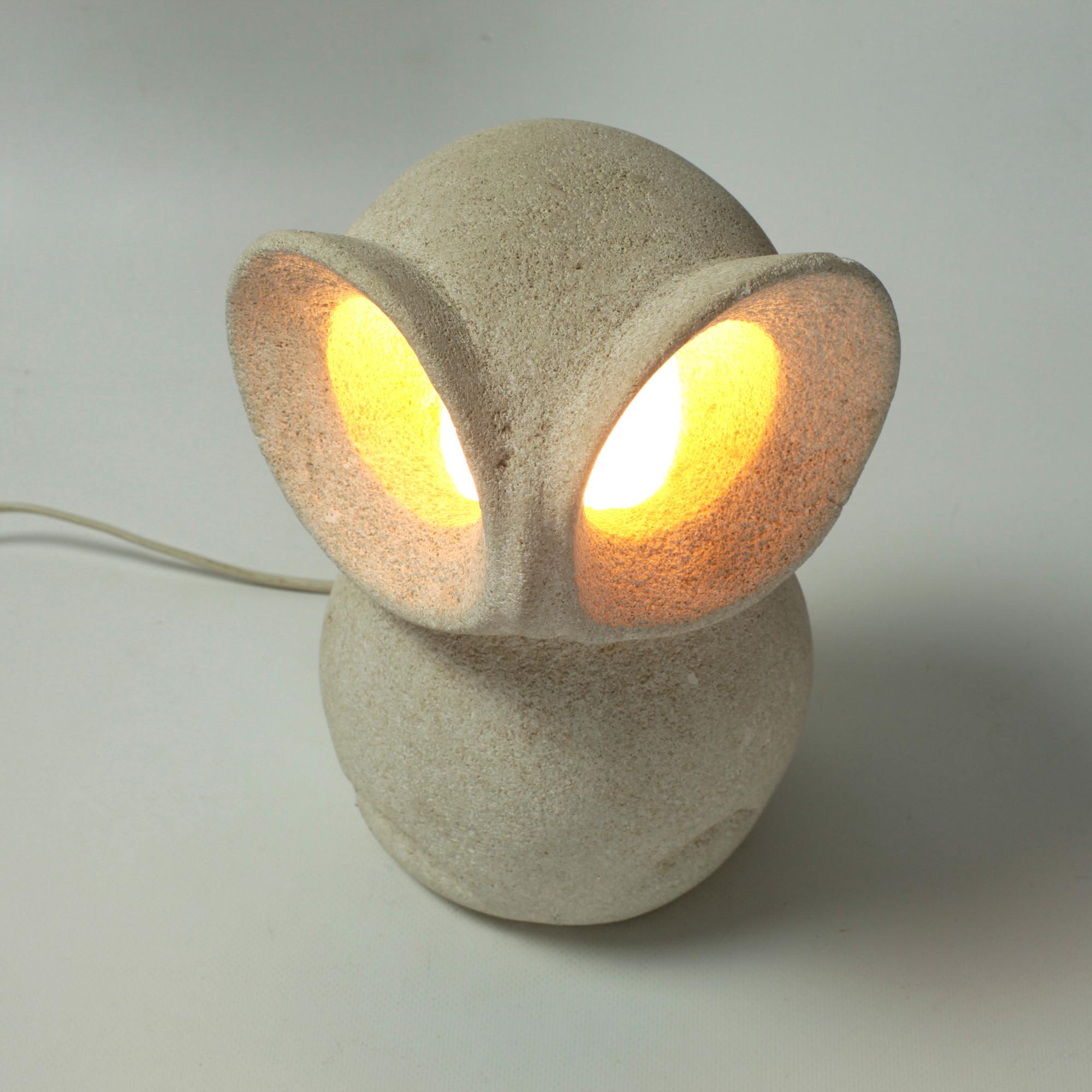Lampe hibou en pierre calcaire sculptée France 1970 Bon état - En vente à Saint  Ouen, FR