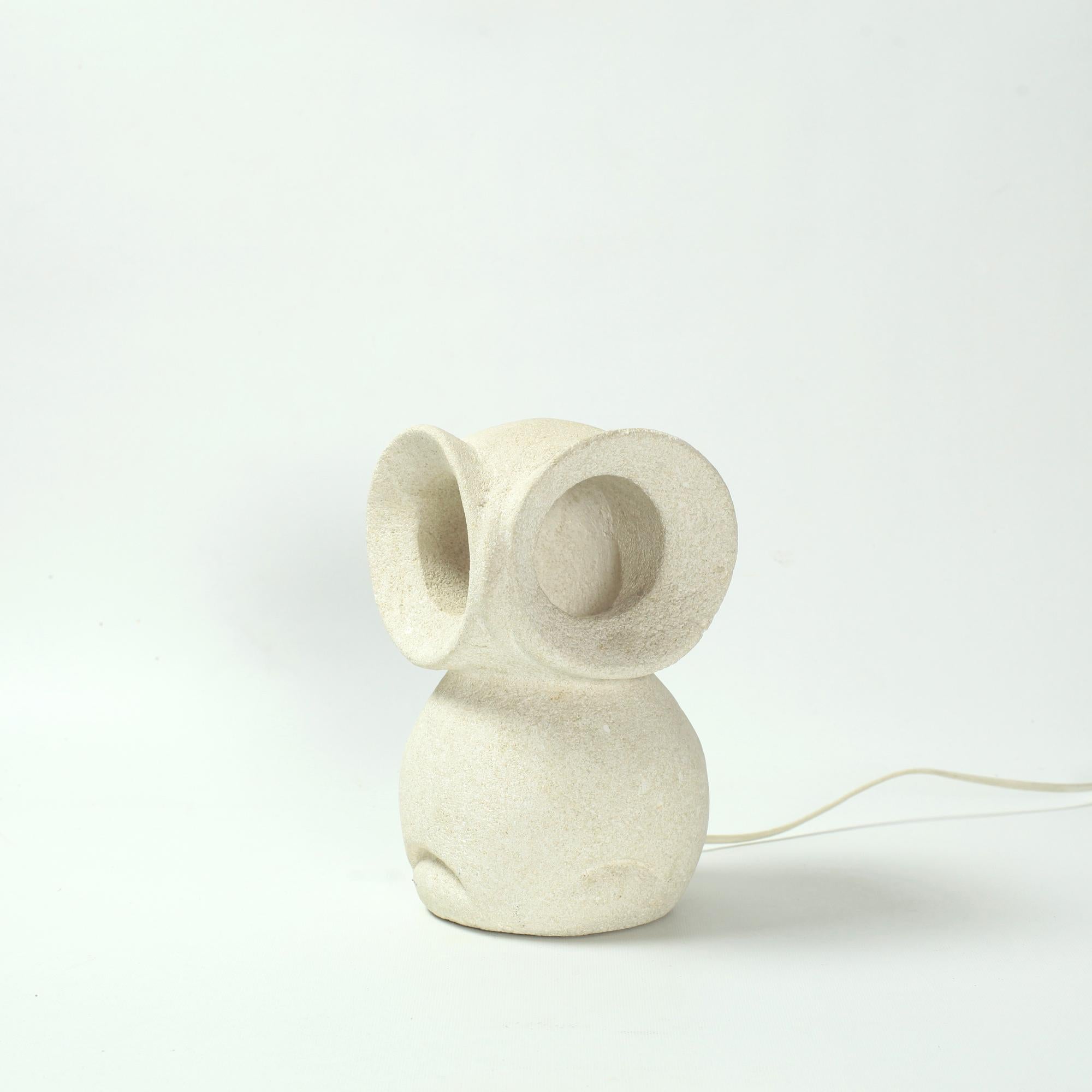 Fin du 20e siècle Lampe hibou en pierre calcaire sculptée France 1970 en vente