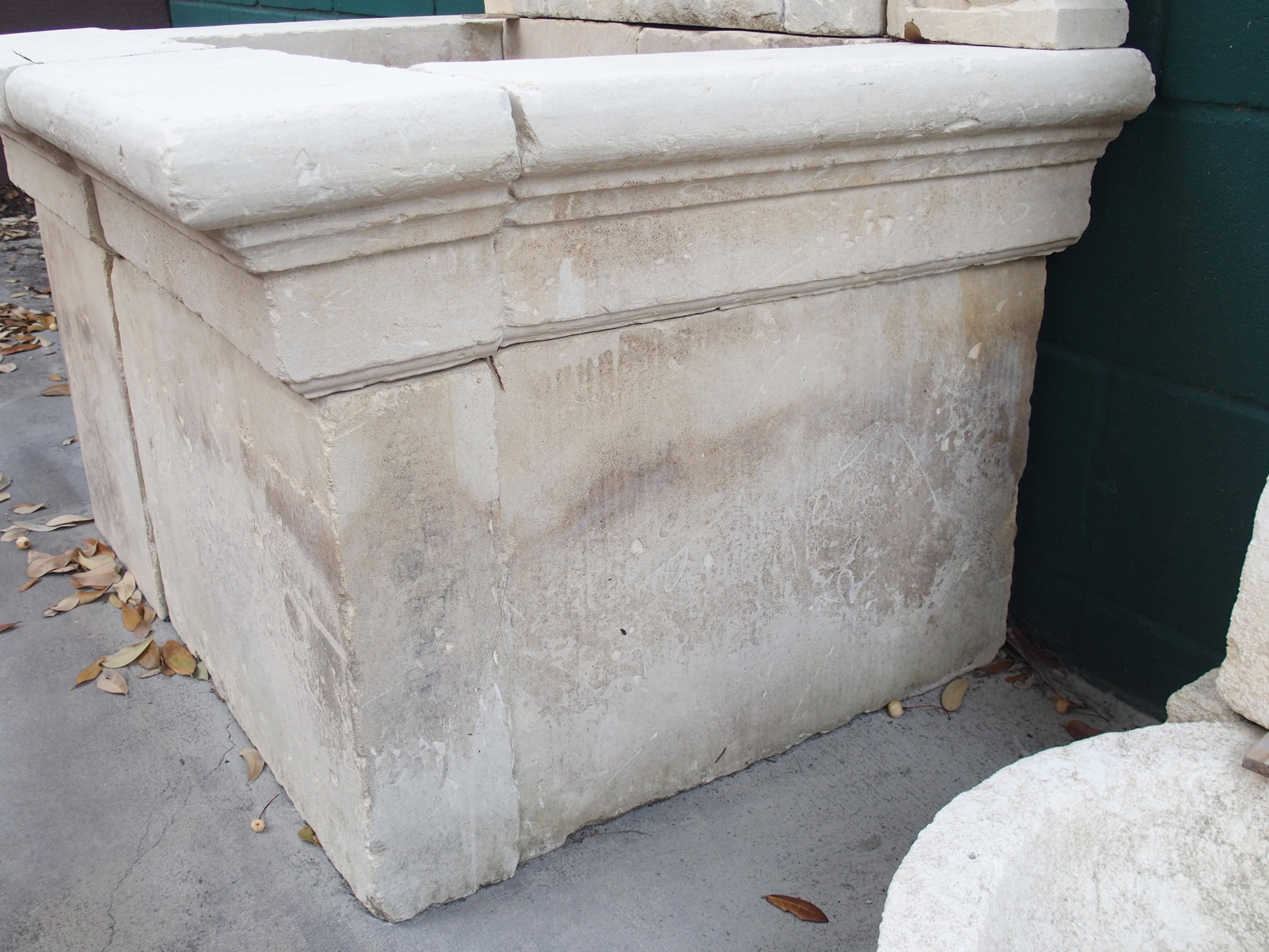 Wandbrunnen aus geschnitztem Kalkstein aus Lecce, Süditalien im Angebot 2