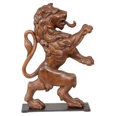 Lion rampant en tilleul sculpté