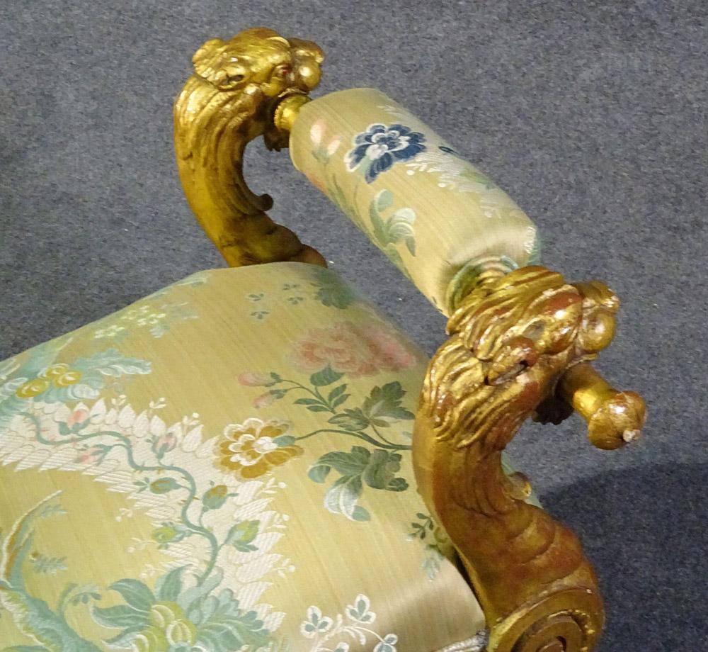 Early 20th Century Carved Lion Head Paw Footed Gilded English Regency Foot Stool Vanity Bench