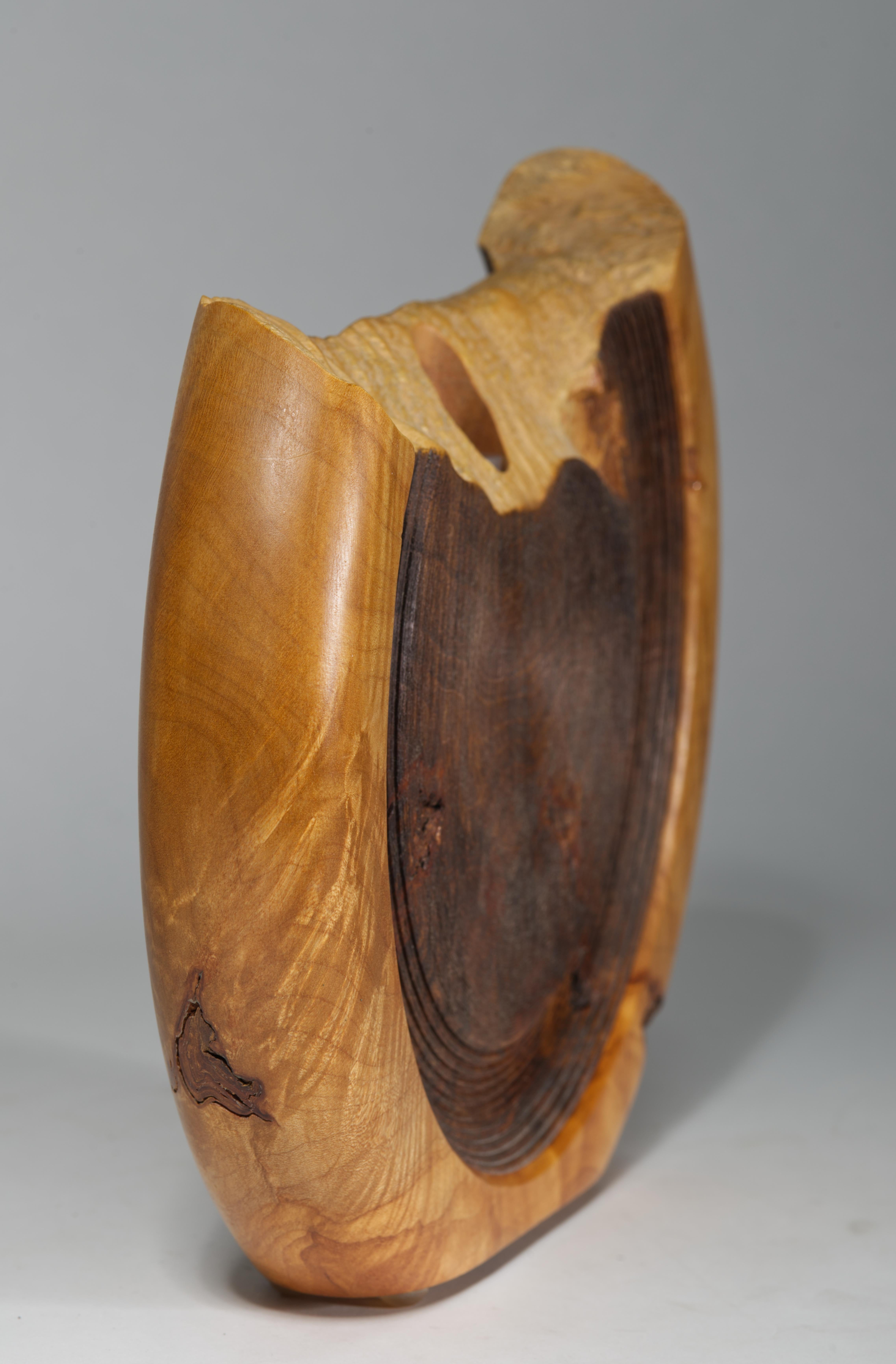 Carved Live Edge Maple Wood Vase, American Art Studio Craft In Good Condition For Sale In Clifton Springs, NY