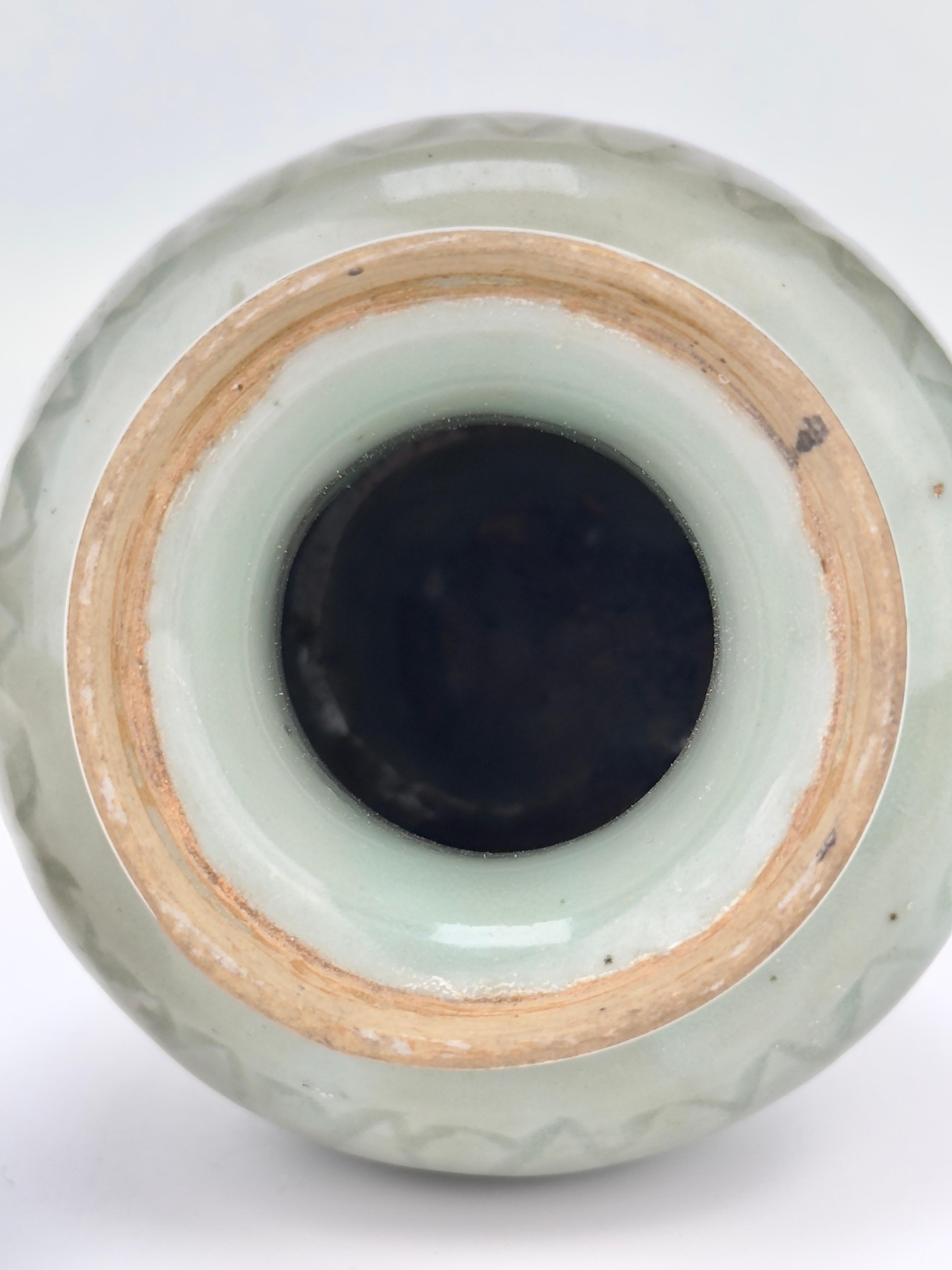 Carved 'Longquan' Celadon-glazed Funerary vase and cover, Song dynasty For Sale 7