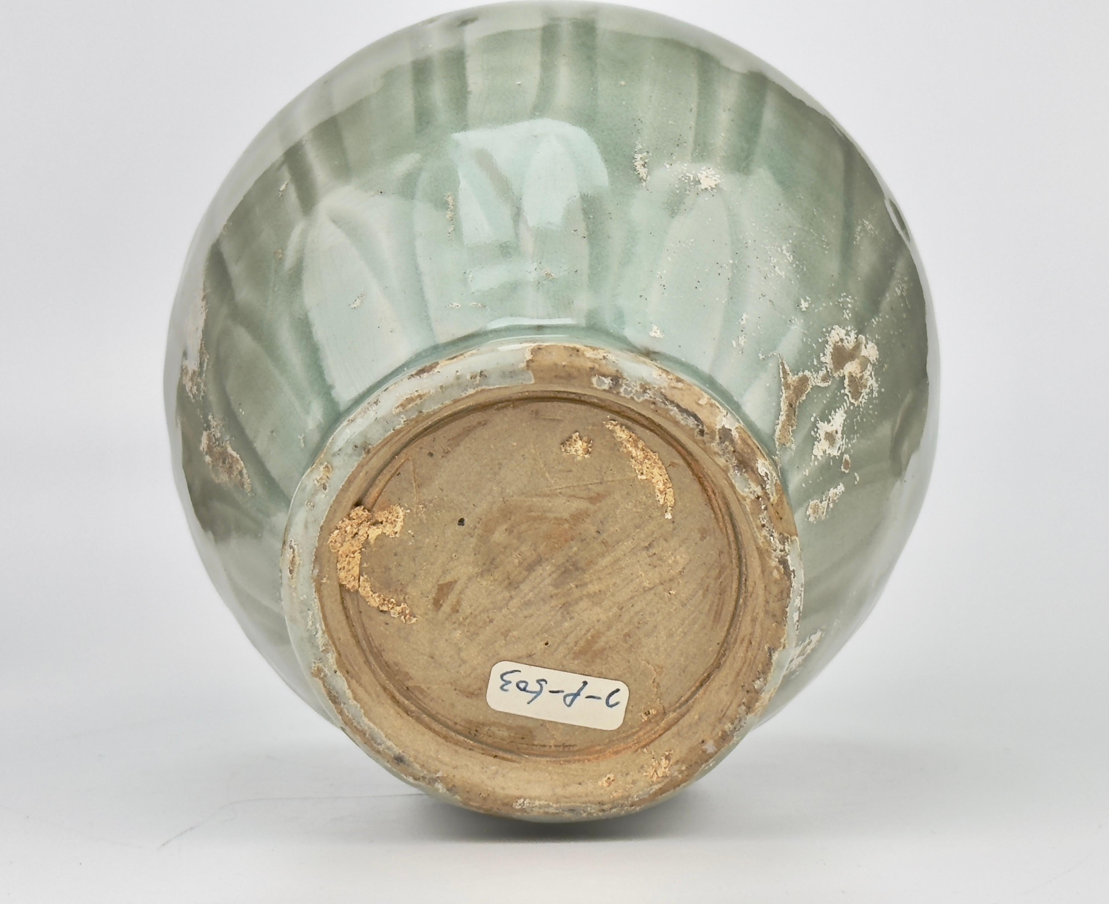 Carved 'Longquan' Celadon-glazed Funerary vase and cover, Song dynasty For Sale 8