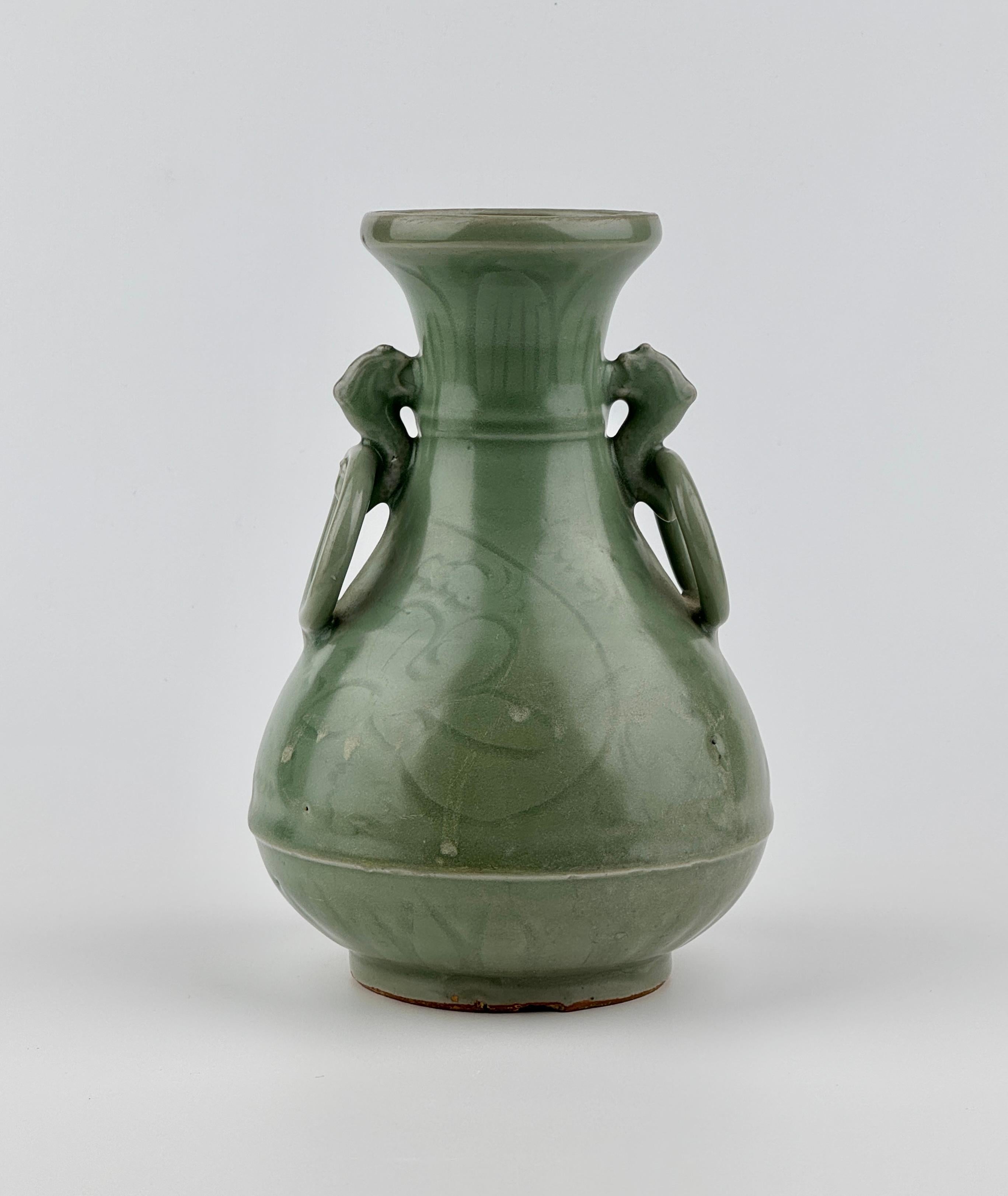 Carved Longquan Celadon Vase, Yuan-Ming Dynasty In Good Condition For Sale In seoul, KR