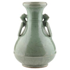 Geschnitzte Longquan-Celadon-Vase, Yuan-Ming-Dynastie Geschnitzte Longquan-Celadon-Vase, Yuan-Ming-Dynastie