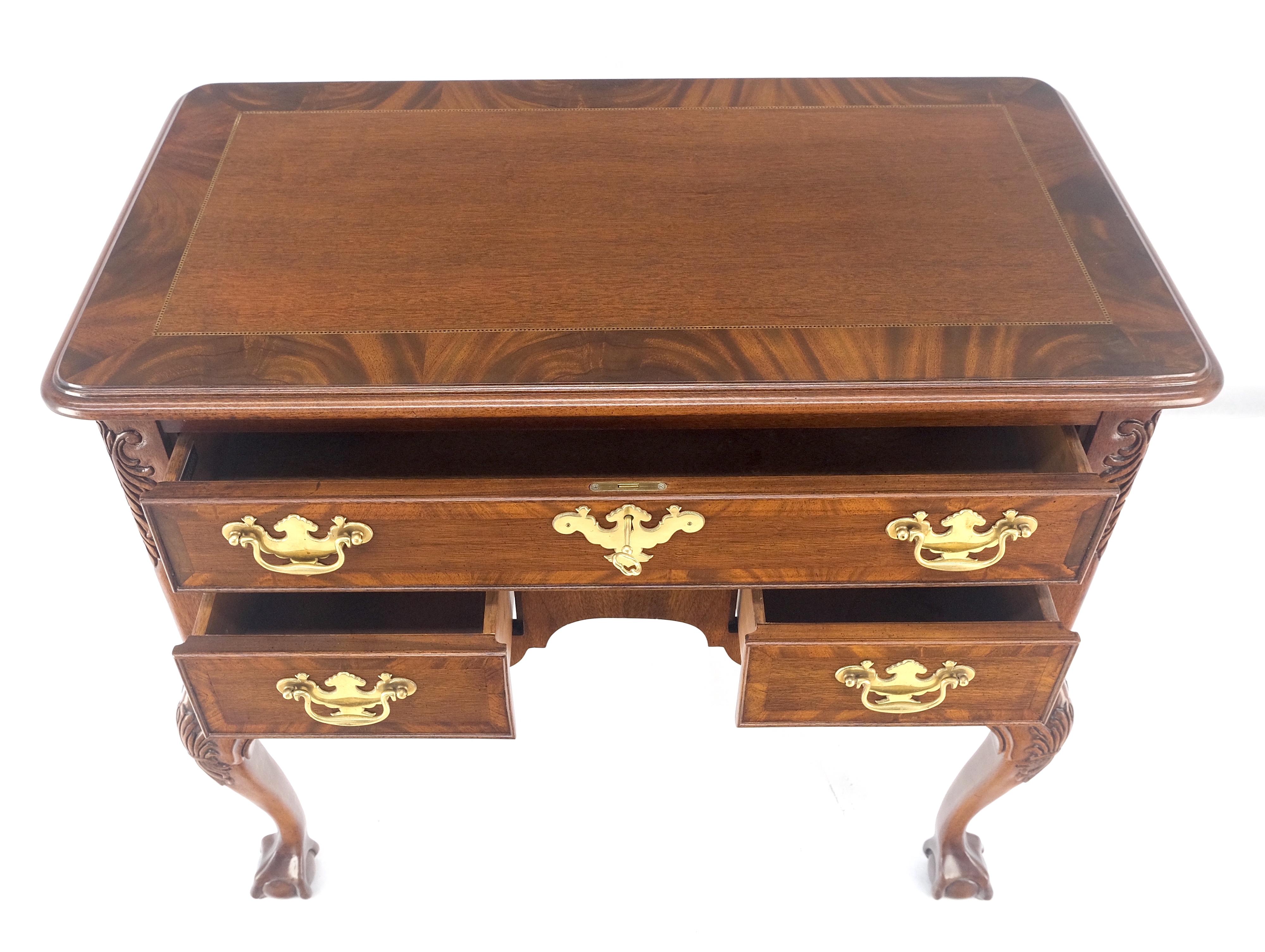 Carved Mahogany Banded Top Weiman Fine Lowboy Console Chest of Drawers MINT In Excellent Condition For Sale In Rockaway, NJ