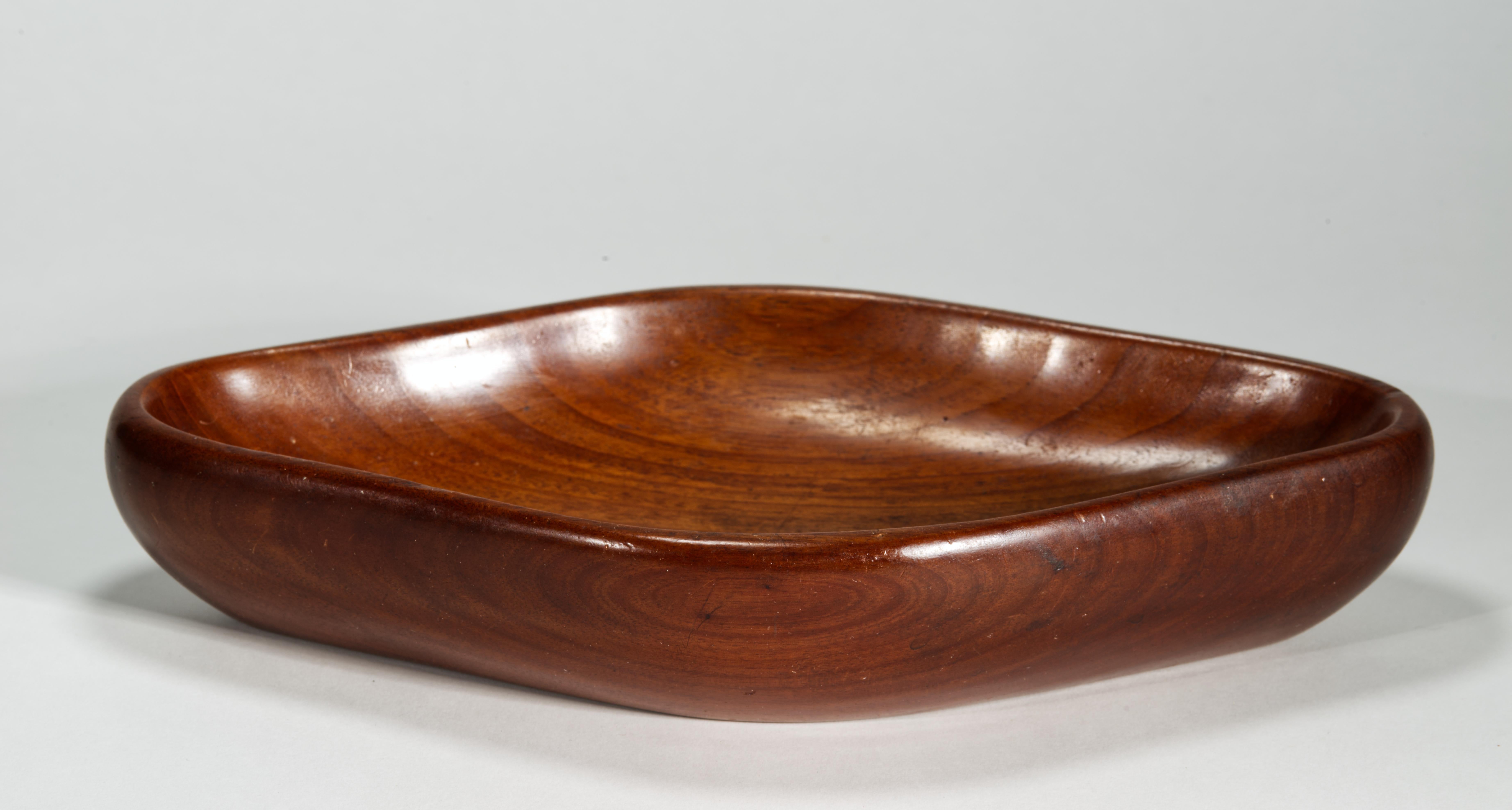 Carved Mahogany Bowl in Style of Arthur Umanoff, Mid Century Modern In Good Condition For Sale In Clifton Springs, NY