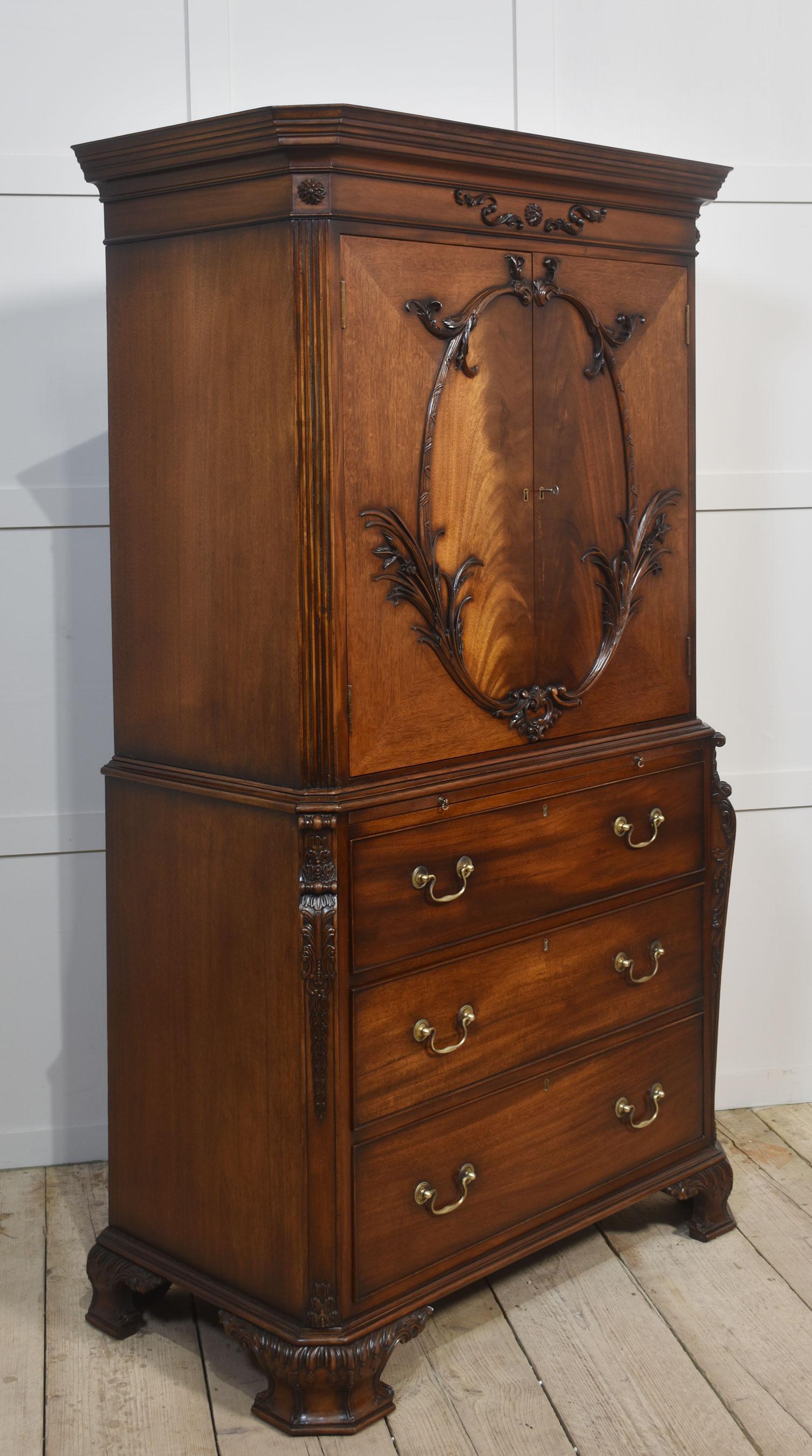 Armario de caoba tallada en venta 1
