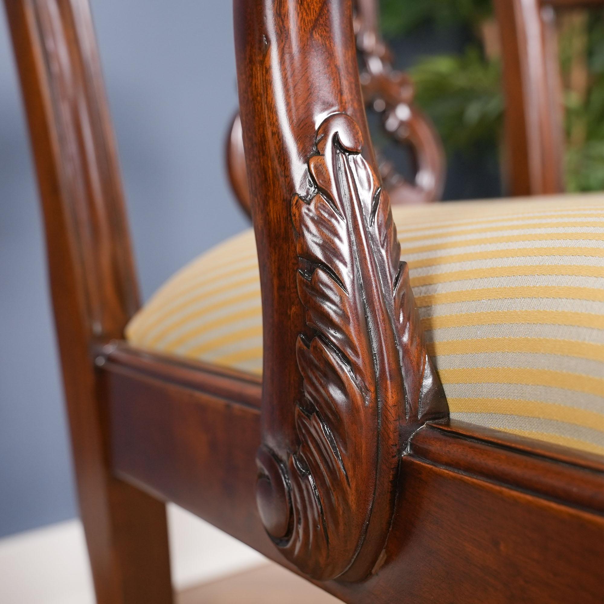 Sedie Chippendale in mogano intagliato, set di 10 pezzi in vendita 1