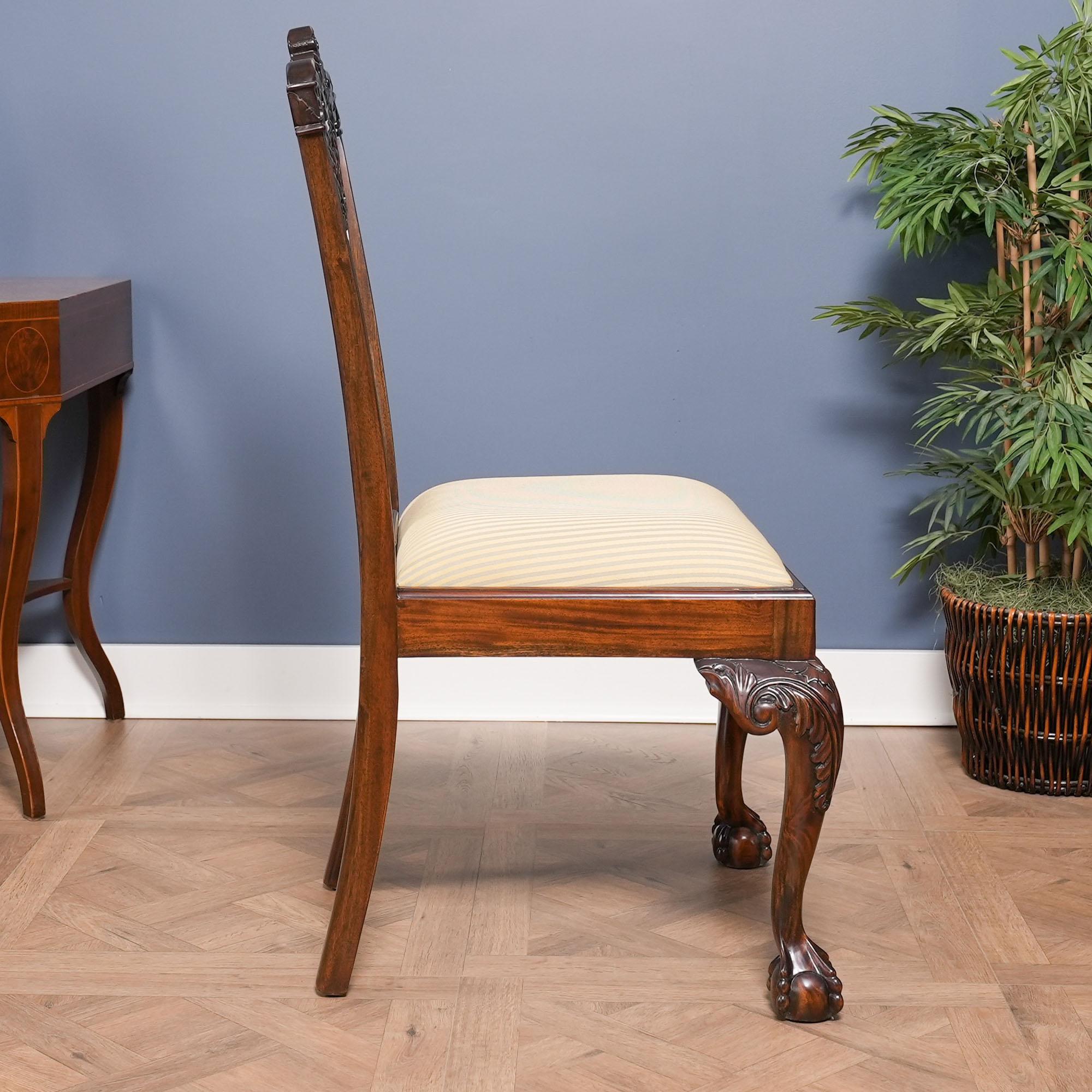 Sedie Chippendale in mogano intagliato, set di 10 pezzi in vendita 7