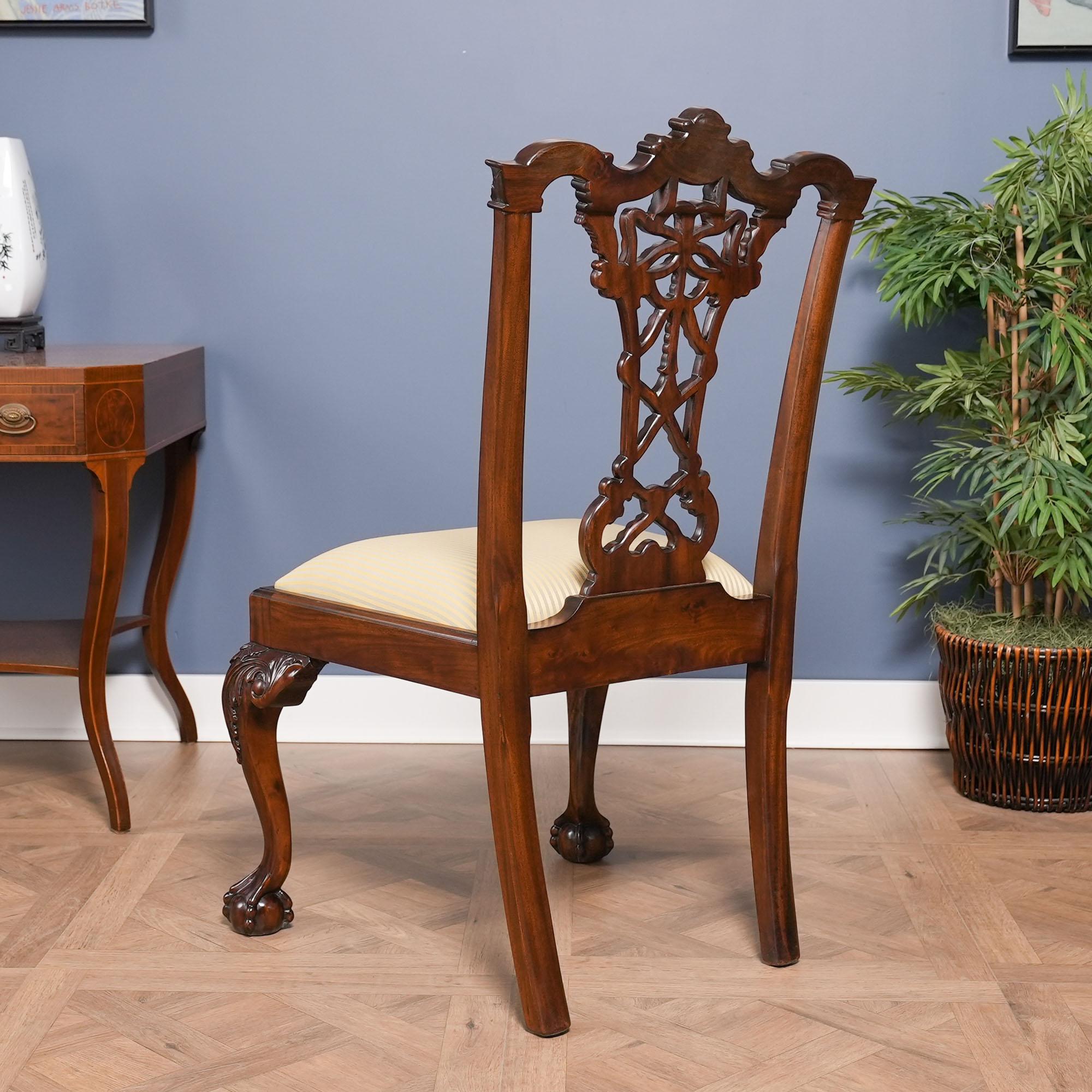 Sedie Chippendale in mogano intagliato, set di 10 pezzi in vendita 9