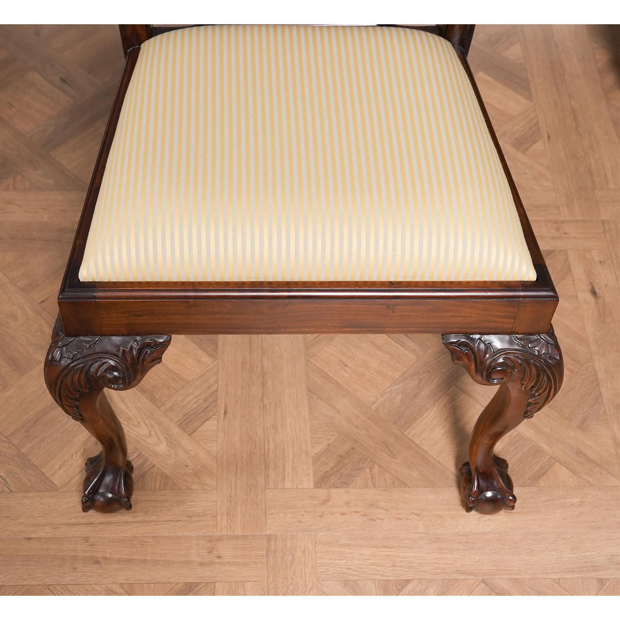 Sedie Chippendale in mogano intagliato, set di 10 pezzi in vendita 11