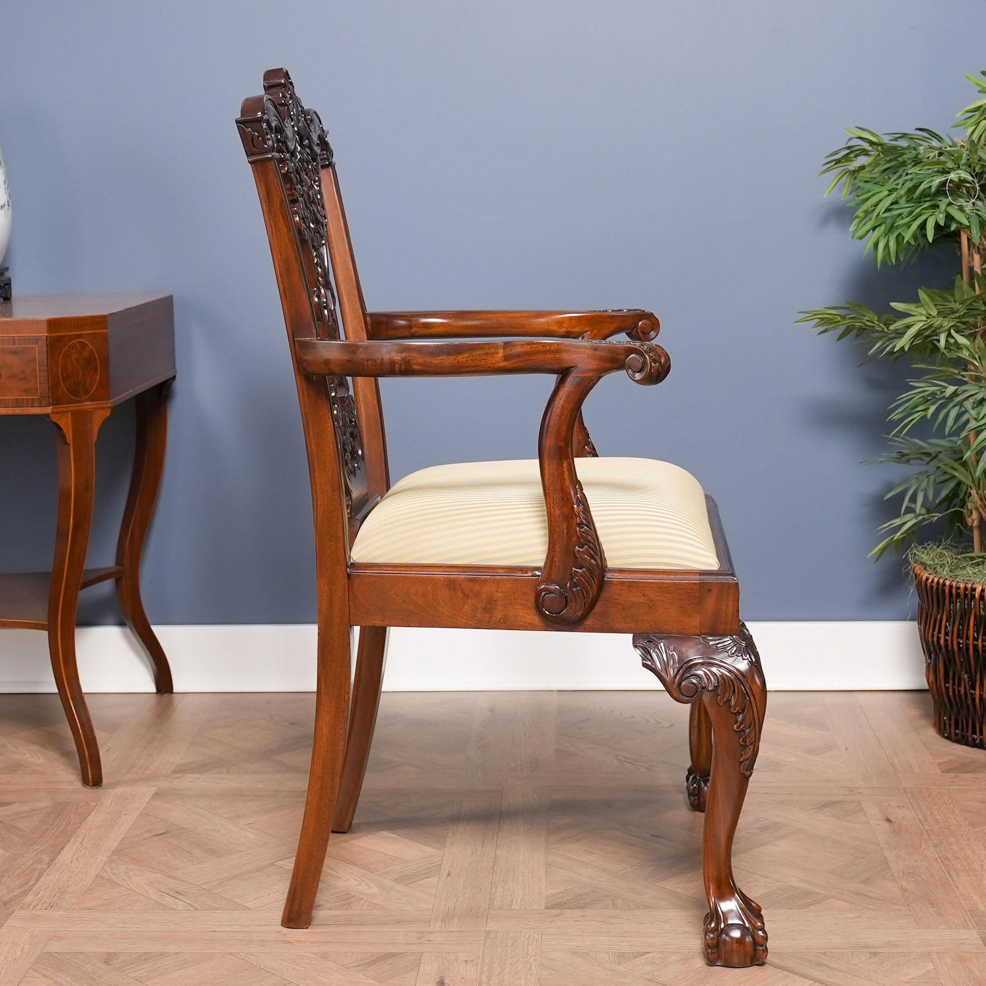 Intagliato a mano Sedie Chippendale in mogano intagliato, set di 10 pezzi in vendita