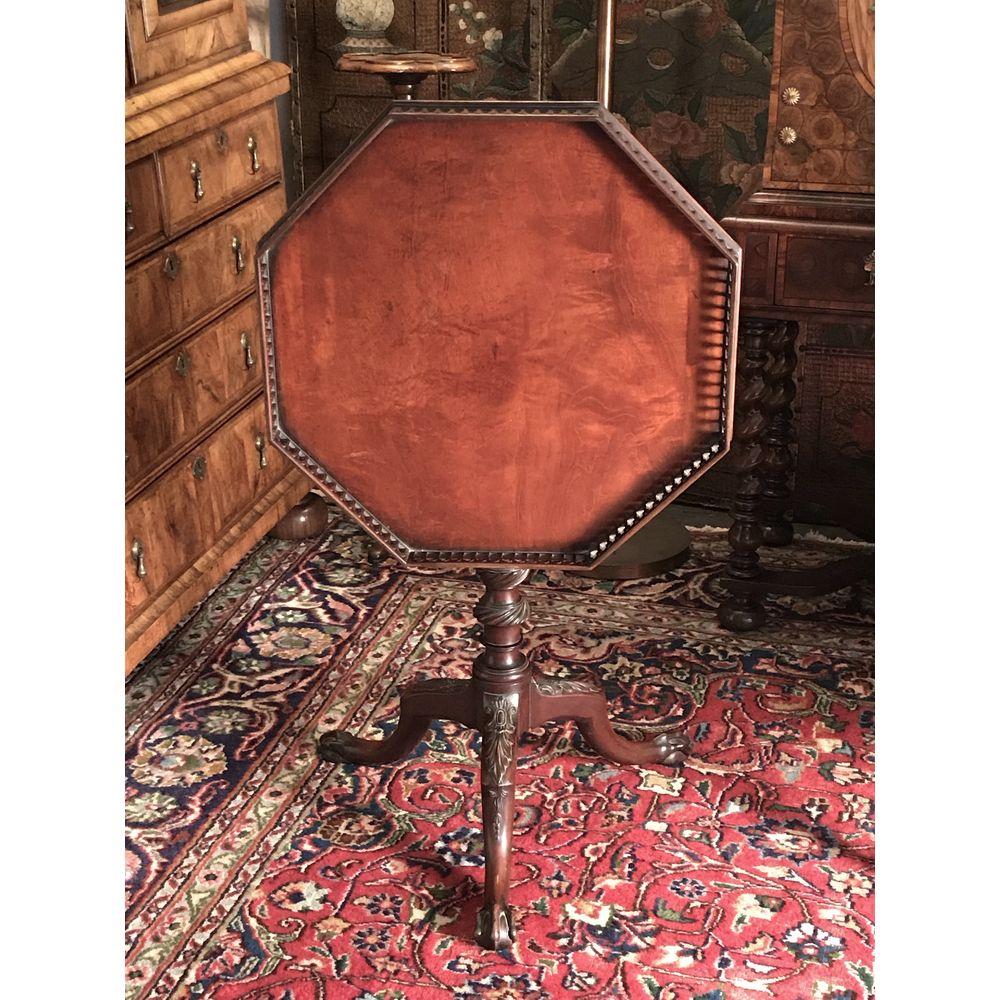 Carved Mahogany Chippendale Style Tripod Table In Good Condition In Lymington, GB
