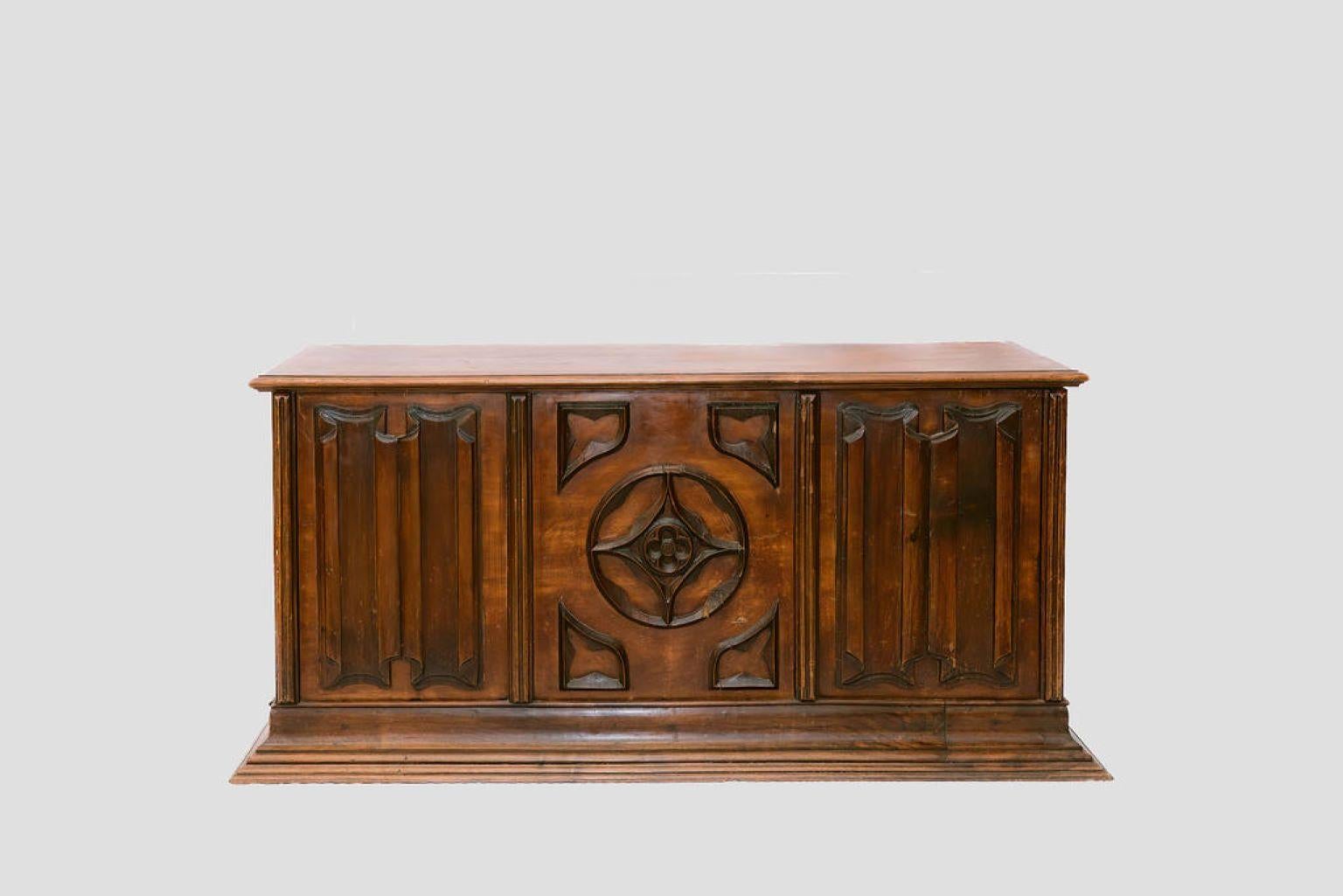 Carved Mahogany Coffer In Good Condition For Sale In Vista, CA