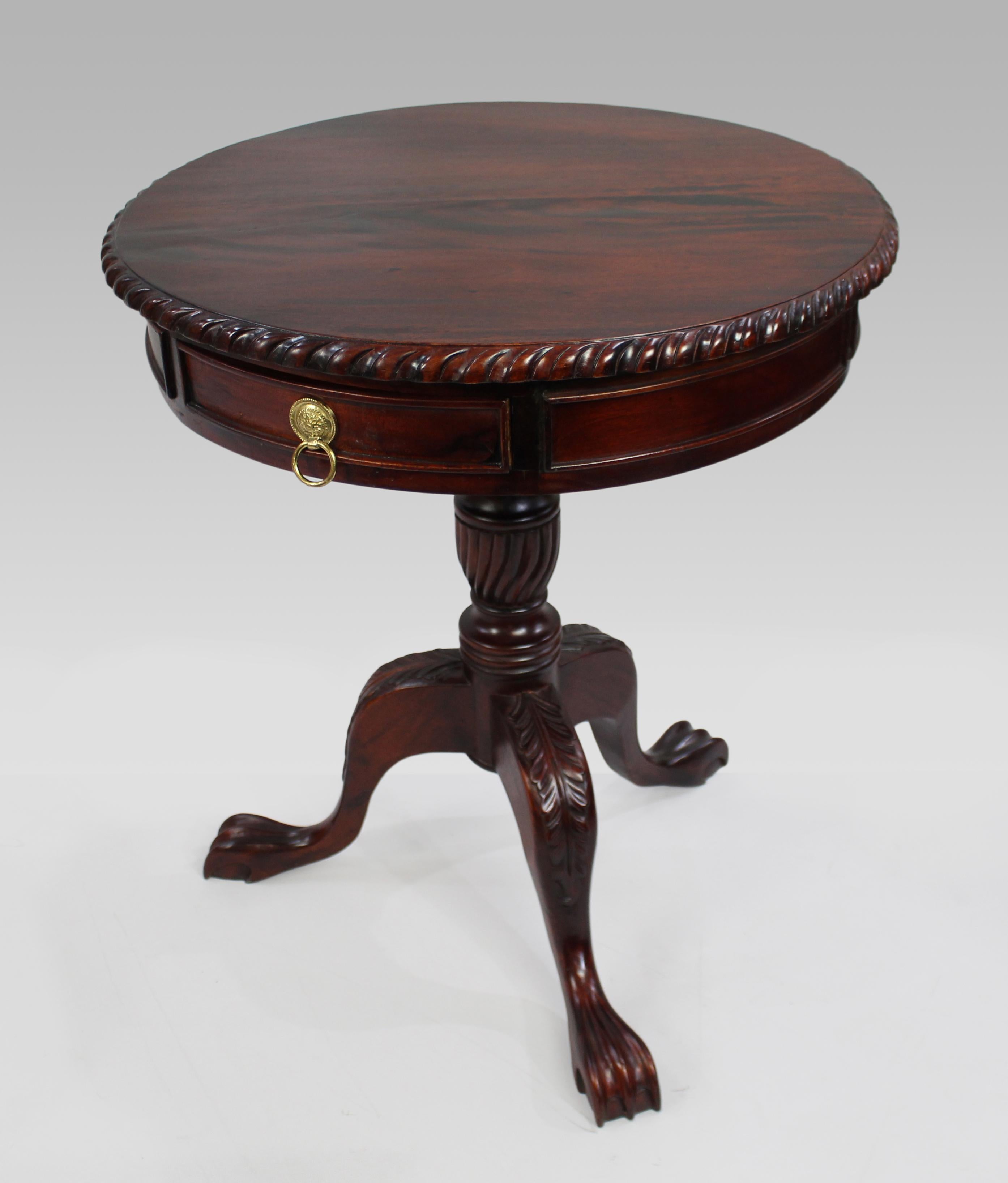 Carved mahogany drum table


Mahogany. Late 20th century. 

Drum table with rope edged top.

Two drawers with brass handles to frieze. 

Tripod base with claw feet. 

Measures: Width: 58 cm. Height: 70 cm

Good condition. Sound