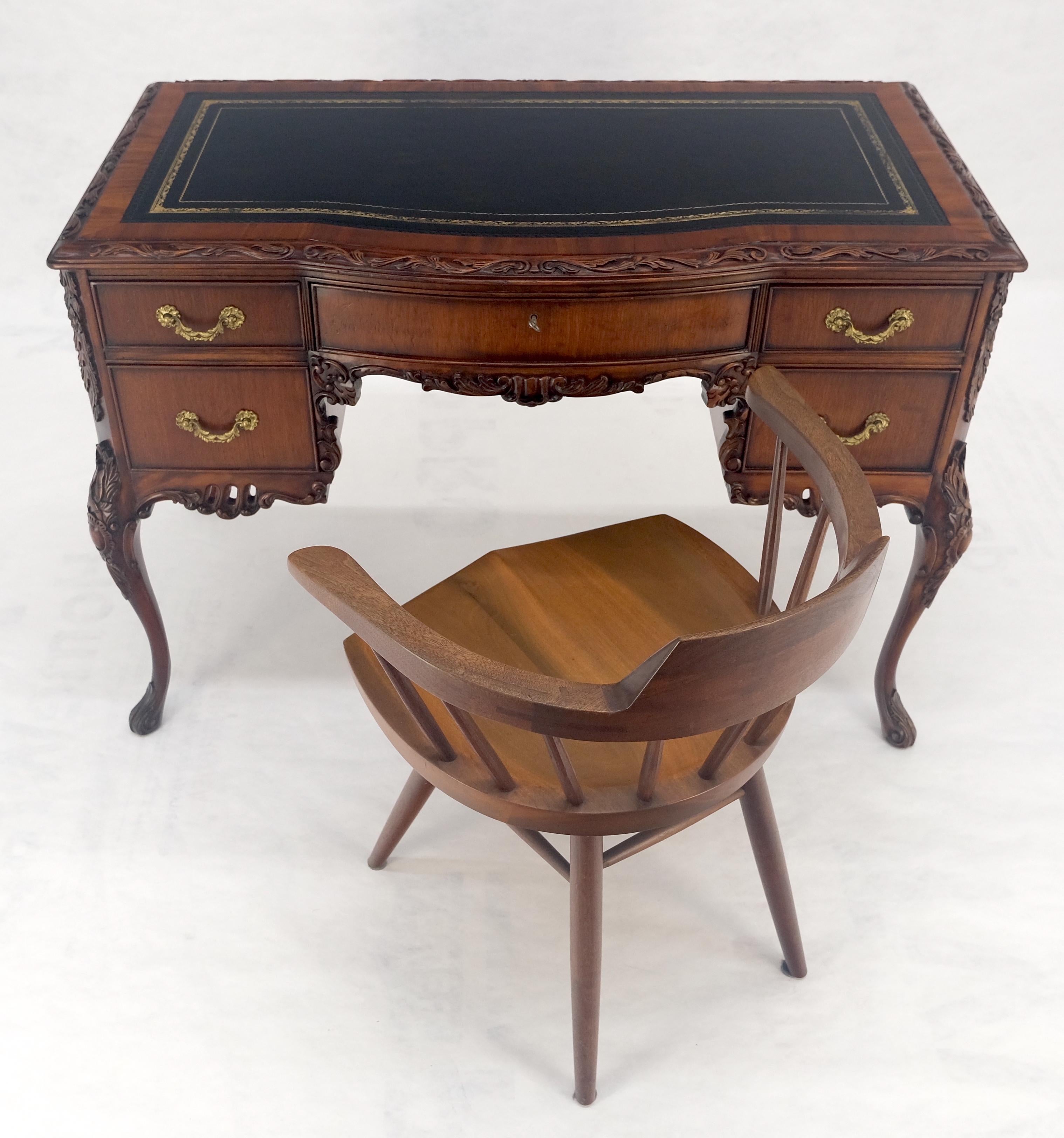 Carved Mahogany Embossed Black Leather Top Petit Compact 5 Drawers Desk MINT For Sale 3