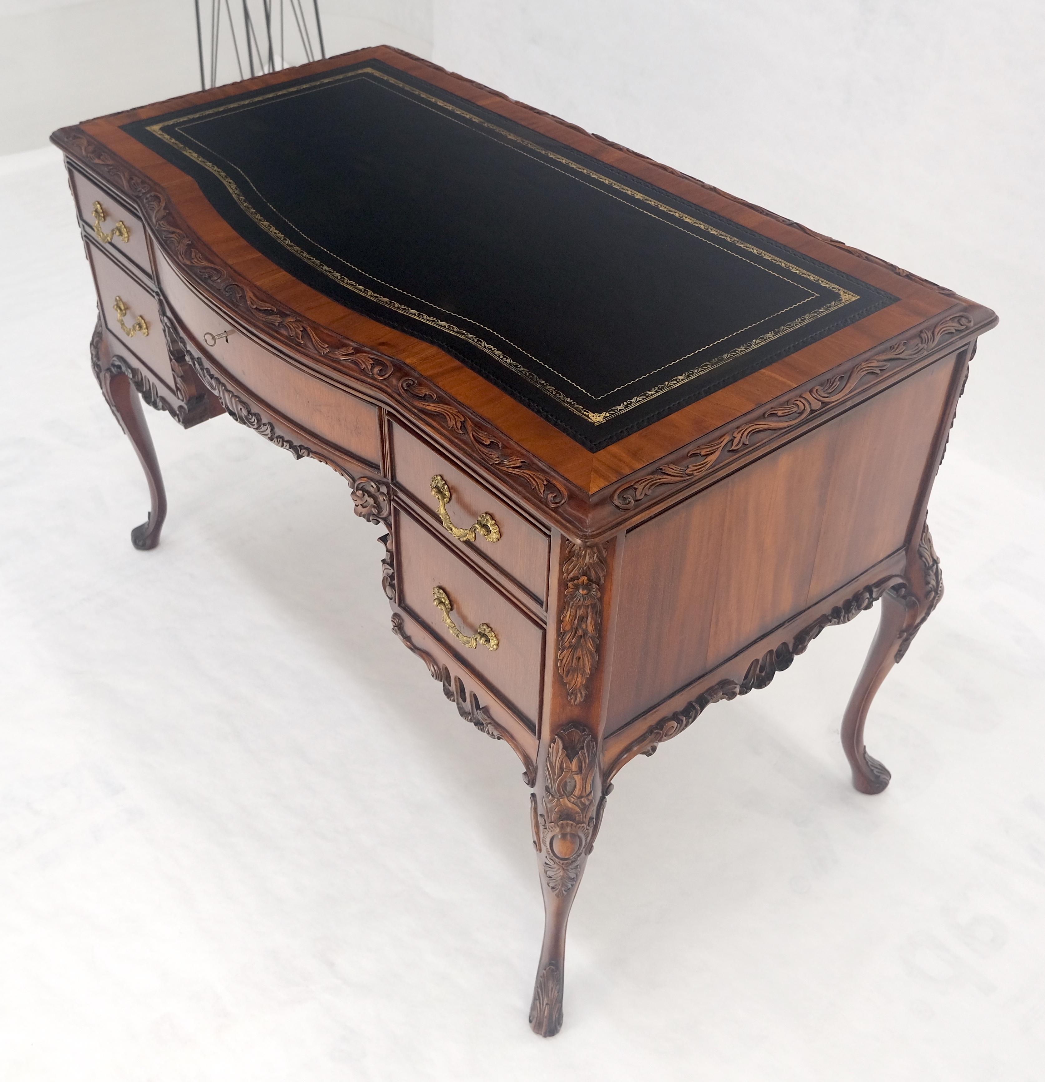 Carved Mahogany Embossed Black Leather Top Petit Compact 5 Drawers Desk MINT In Good Condition For Sale In Rockaway, NJ