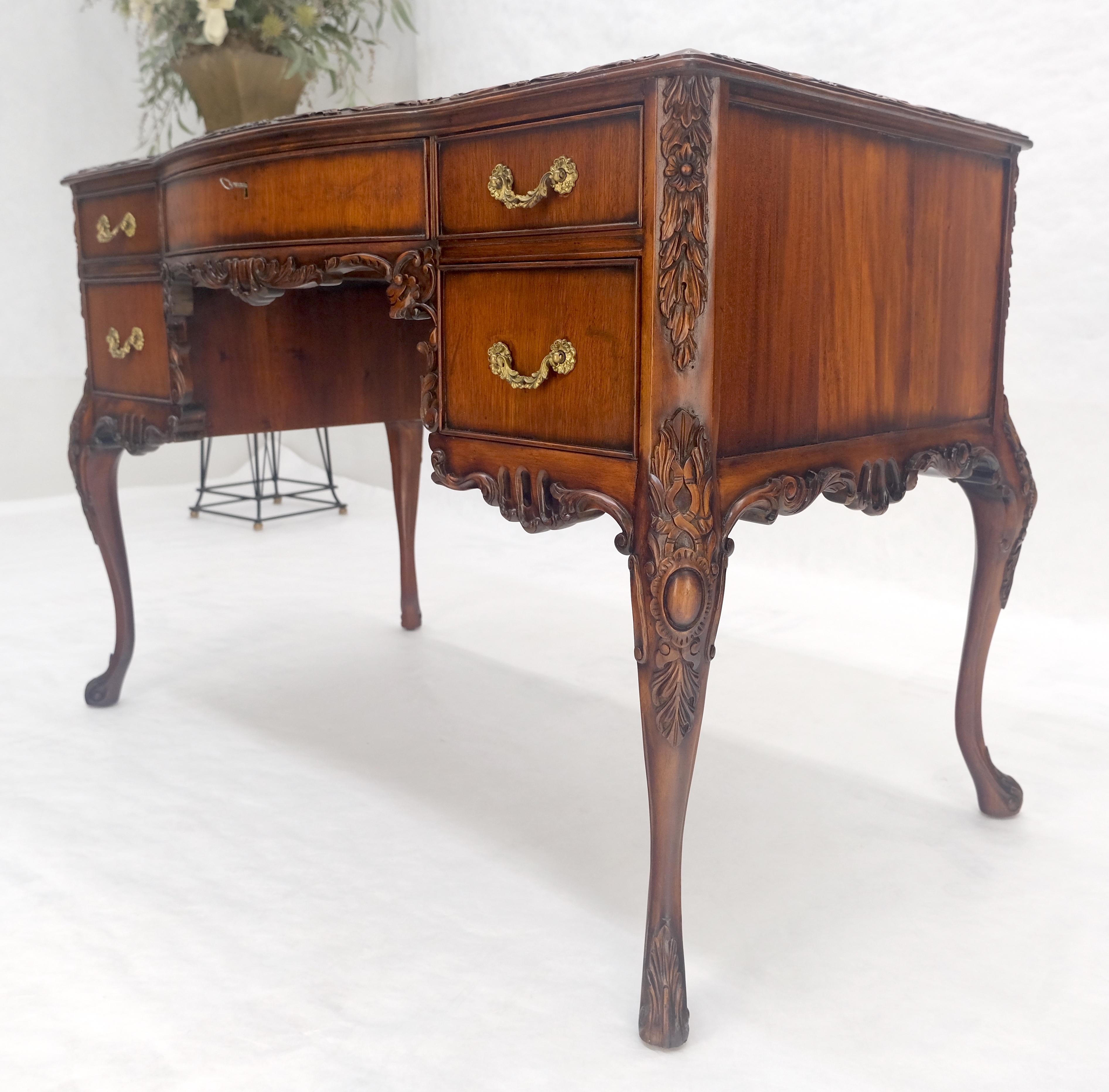 20th Century Carved Mahogany Embossed Black Leather Top Petit Compact 5 Drawers Desk MINT For Sale