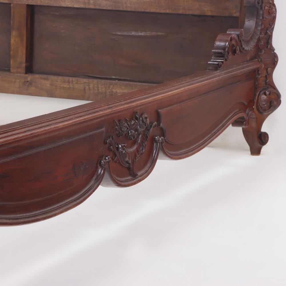 Carved Mahogany French Louis XV style queen size bed C 1900. For Sale 3