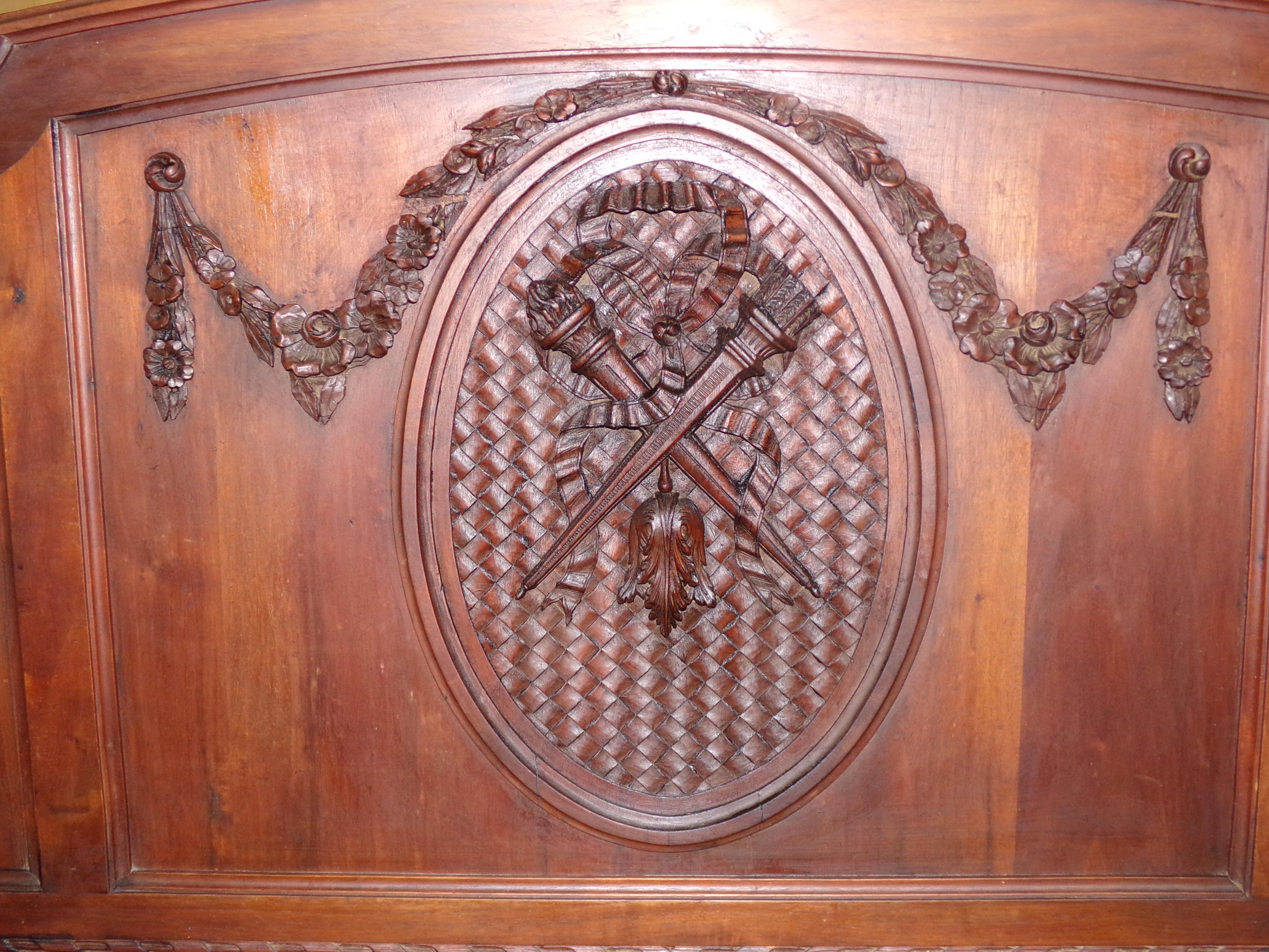Carved Walnut  XVI Style Bed, circa 1900 For Sale 2