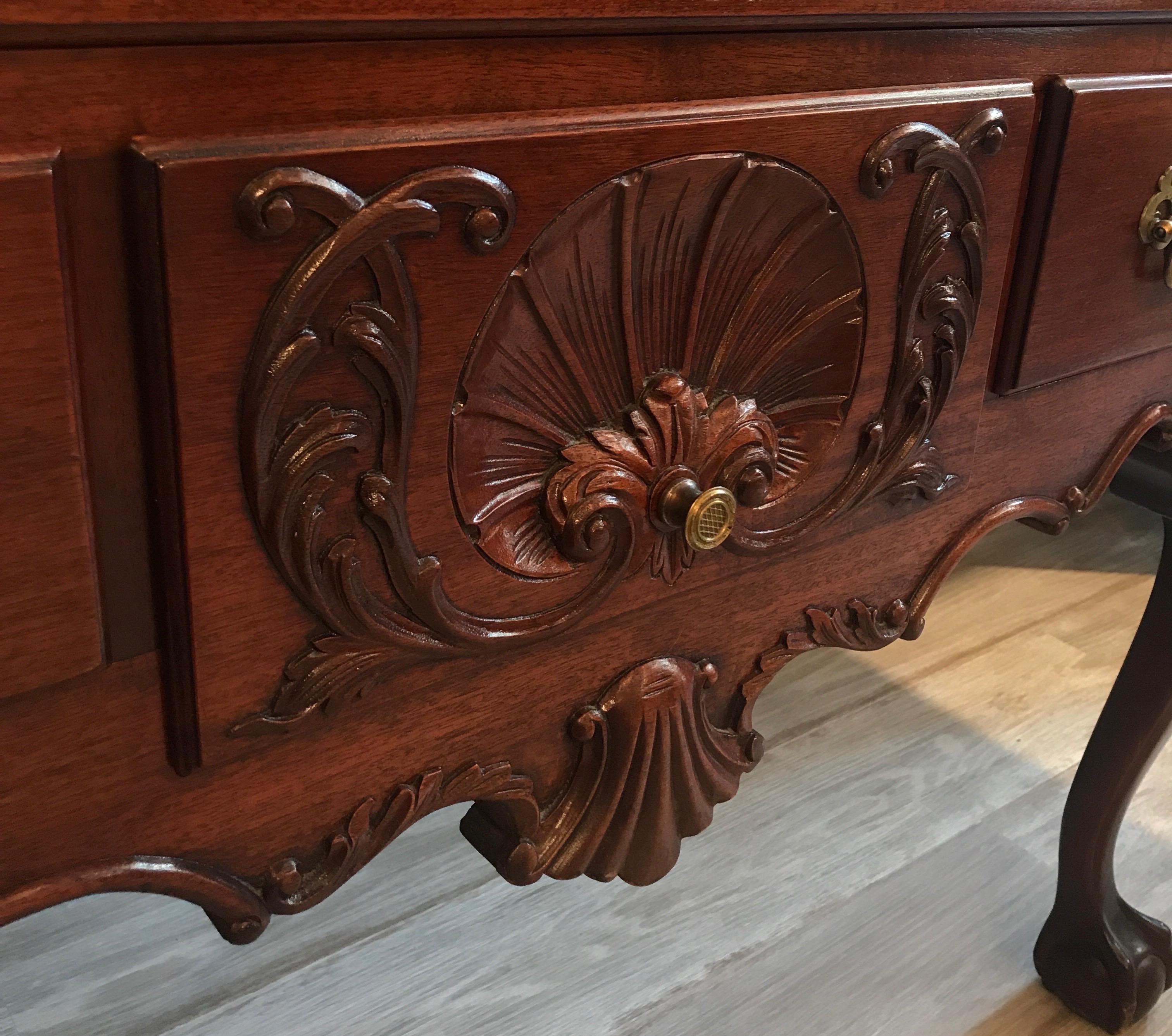 Carved Mahogany Philadelphia Chippendale Style Lowboy In Excellent Condition For Sale In Lambertville, NJ