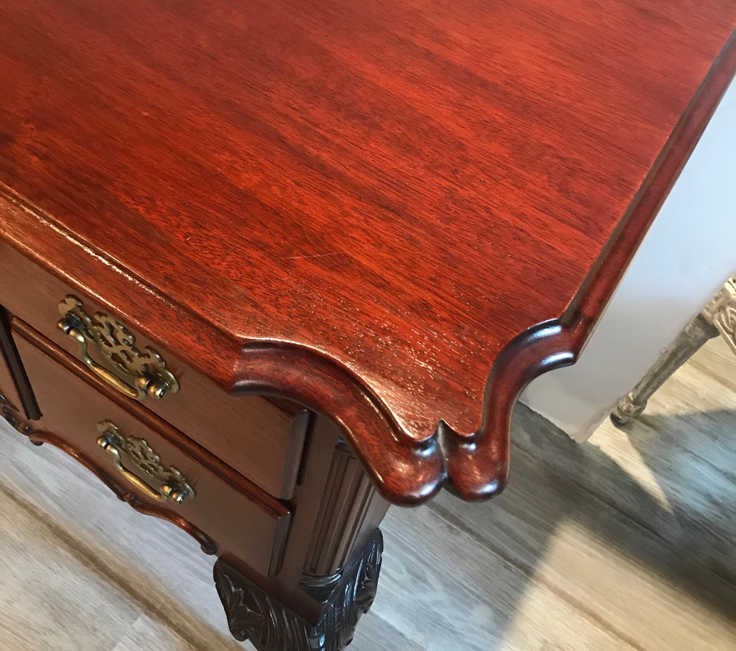 Carved Mahogany Philadelphia Chippendale Style Lowboy For Sale 1