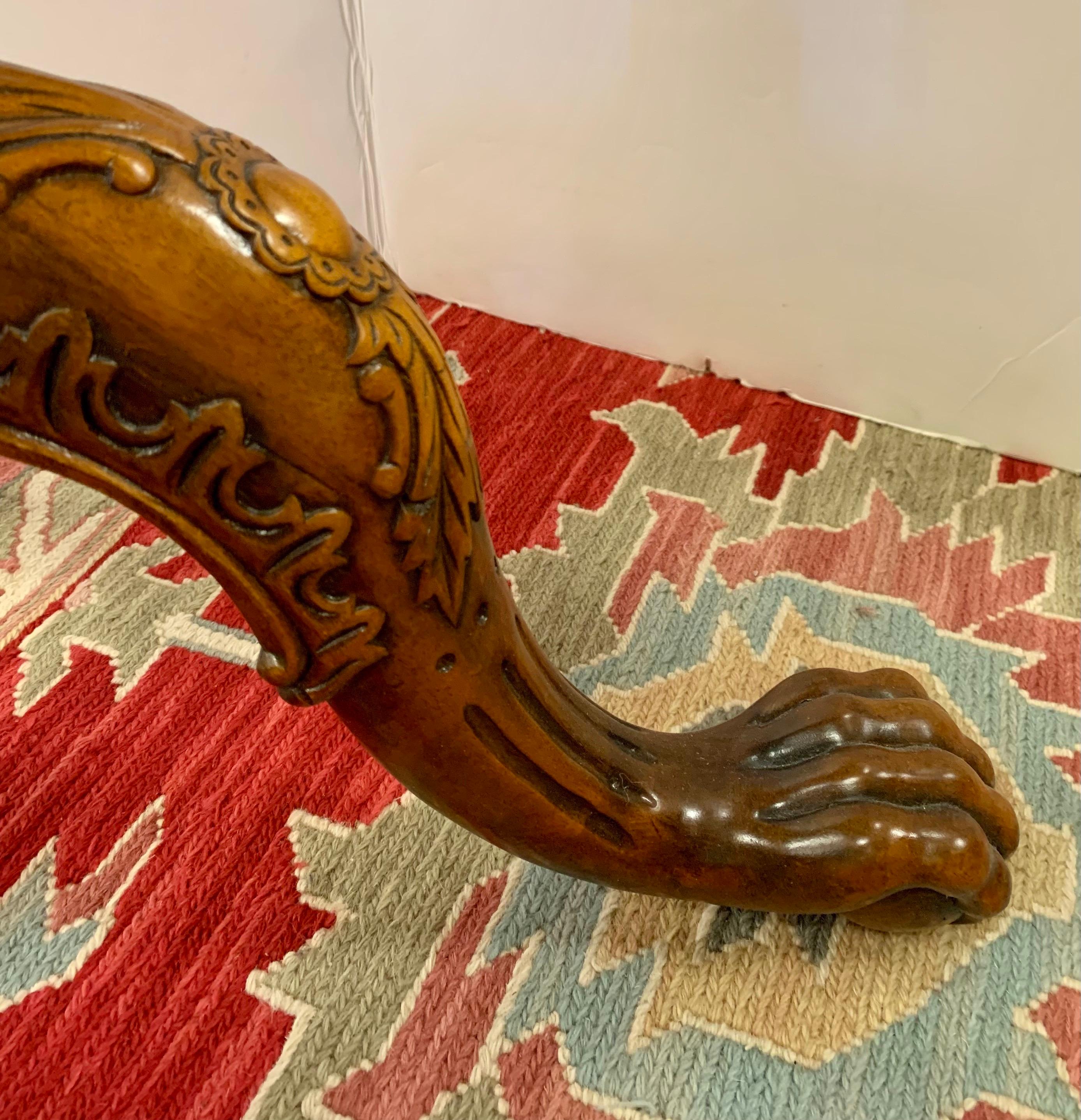 Carved Mahogany Pie Crust Claw Foot Tea Table In Good Condition For Sale In West Hartford, CT