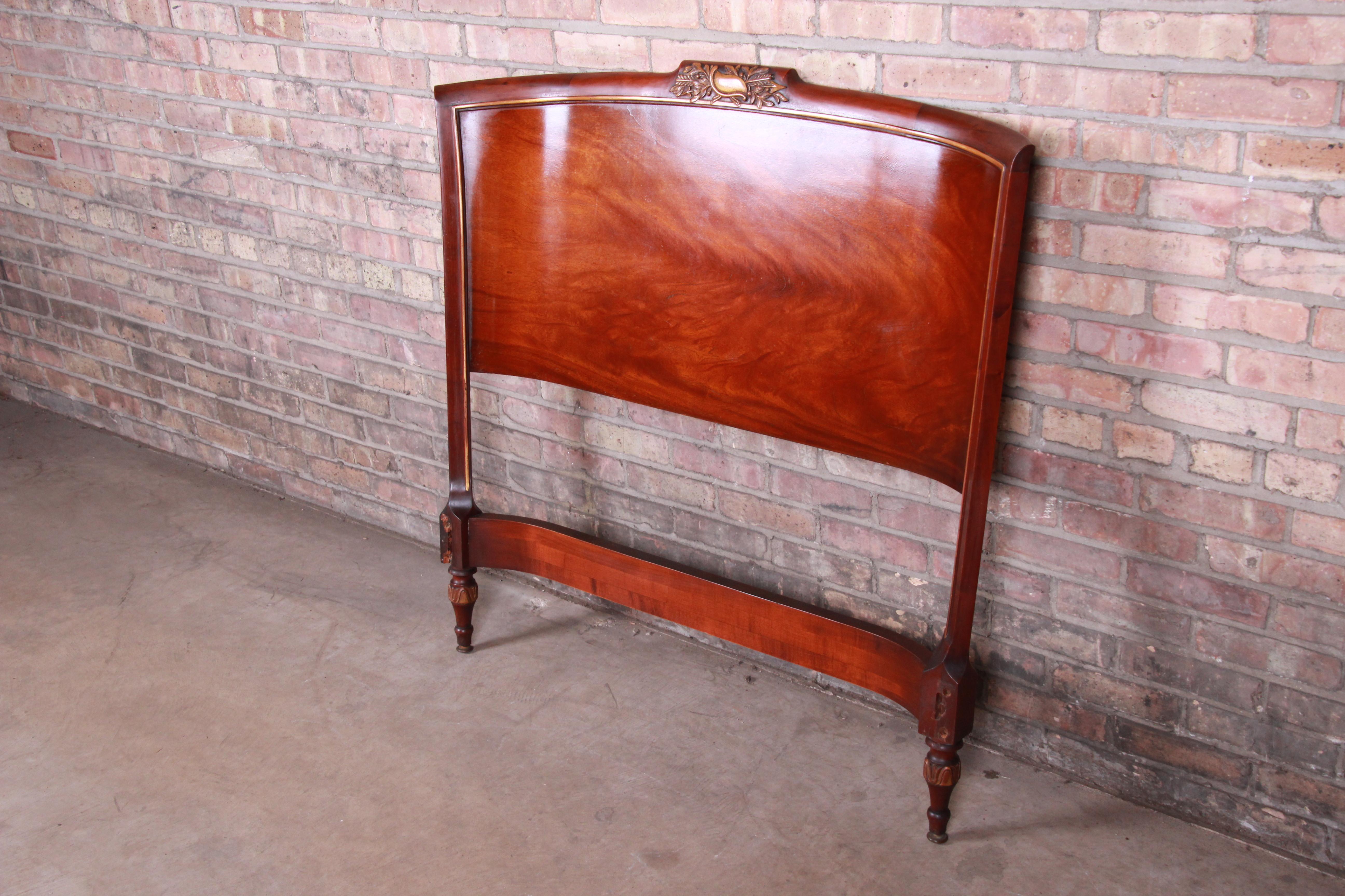 A gorgeous vintage carved mahogany twin headboard

By Irwin Furniture Co.

USA, circa 1940s

Measures: 42.13