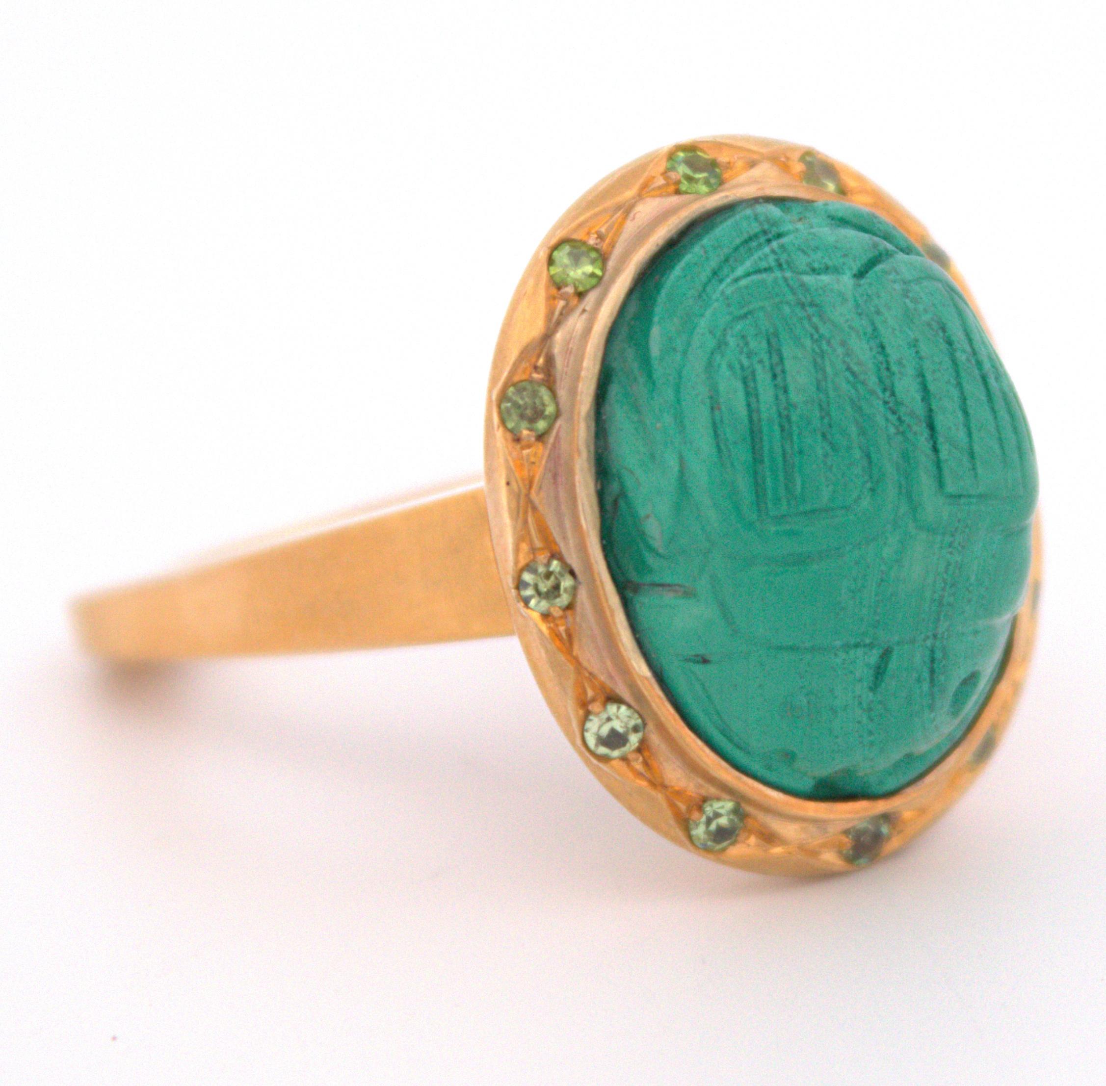Escarabajo de Malaquita Tallada, Granate Demantoide, Anillo de Oro Amarillo de 12K en venta 4