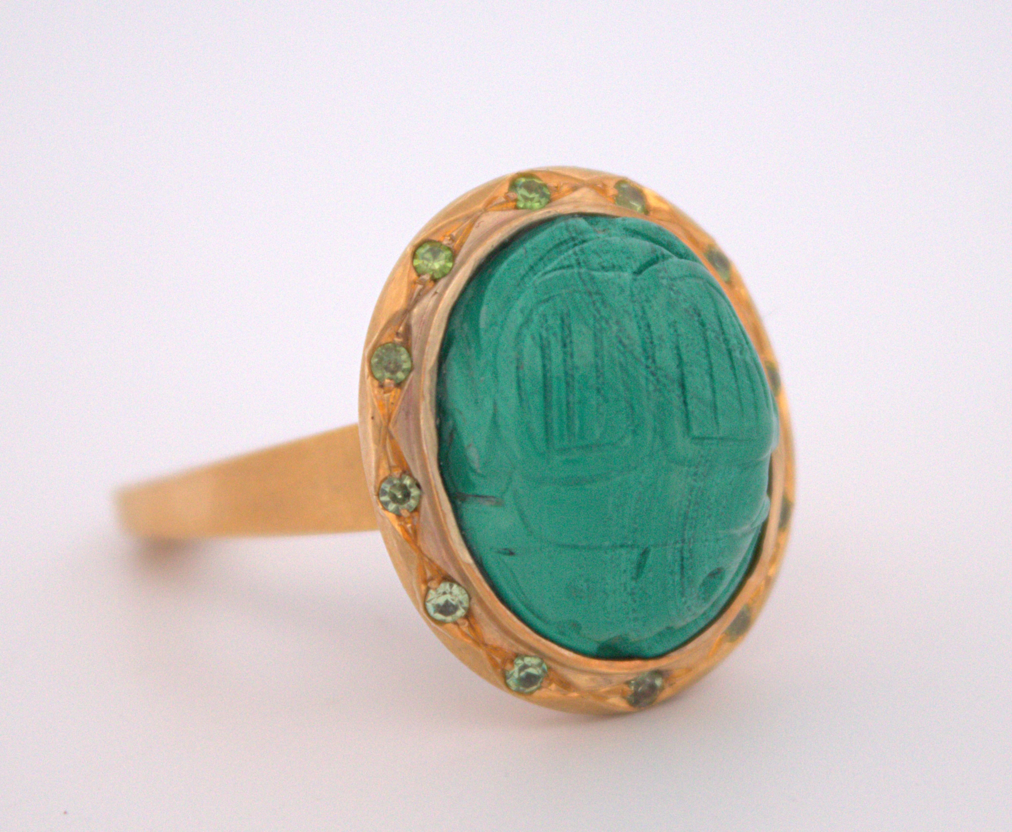 Escarabajo de Malaquita Tallada, Granate Demantoide, Anillo de Oro Amarillo de 12K en venta 9