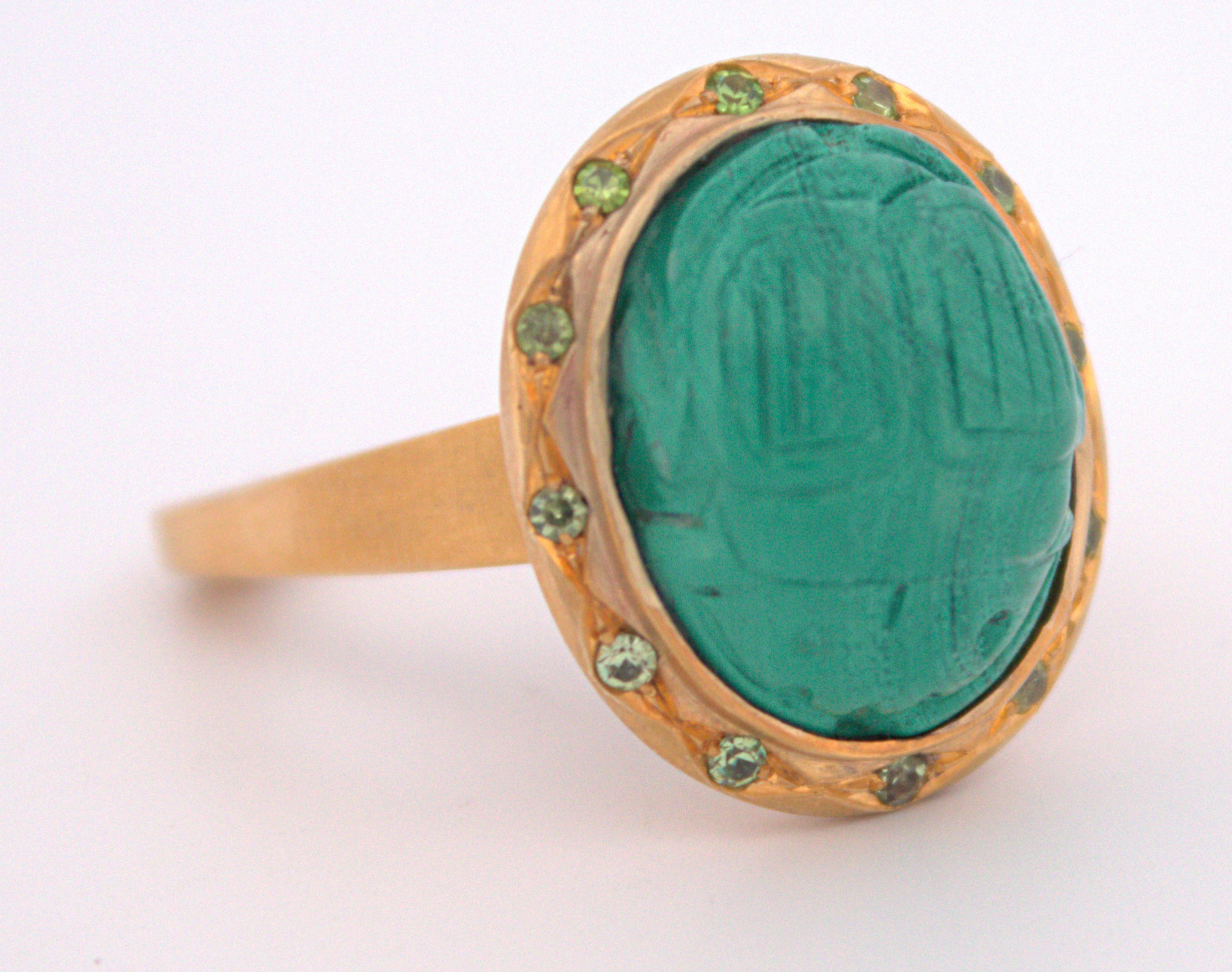 Escarabajo de Malaquita Tallada, Granate Demantoide, Anillo de Oro Amarillo de 12K en venta 10