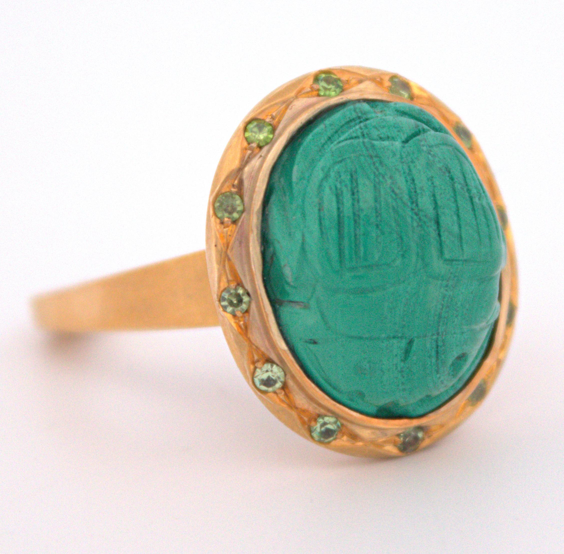 Escarabajo de Malaquita Tallada, Granate Demantoide, Anillo de Oro Amarillo de 12K en venta 3