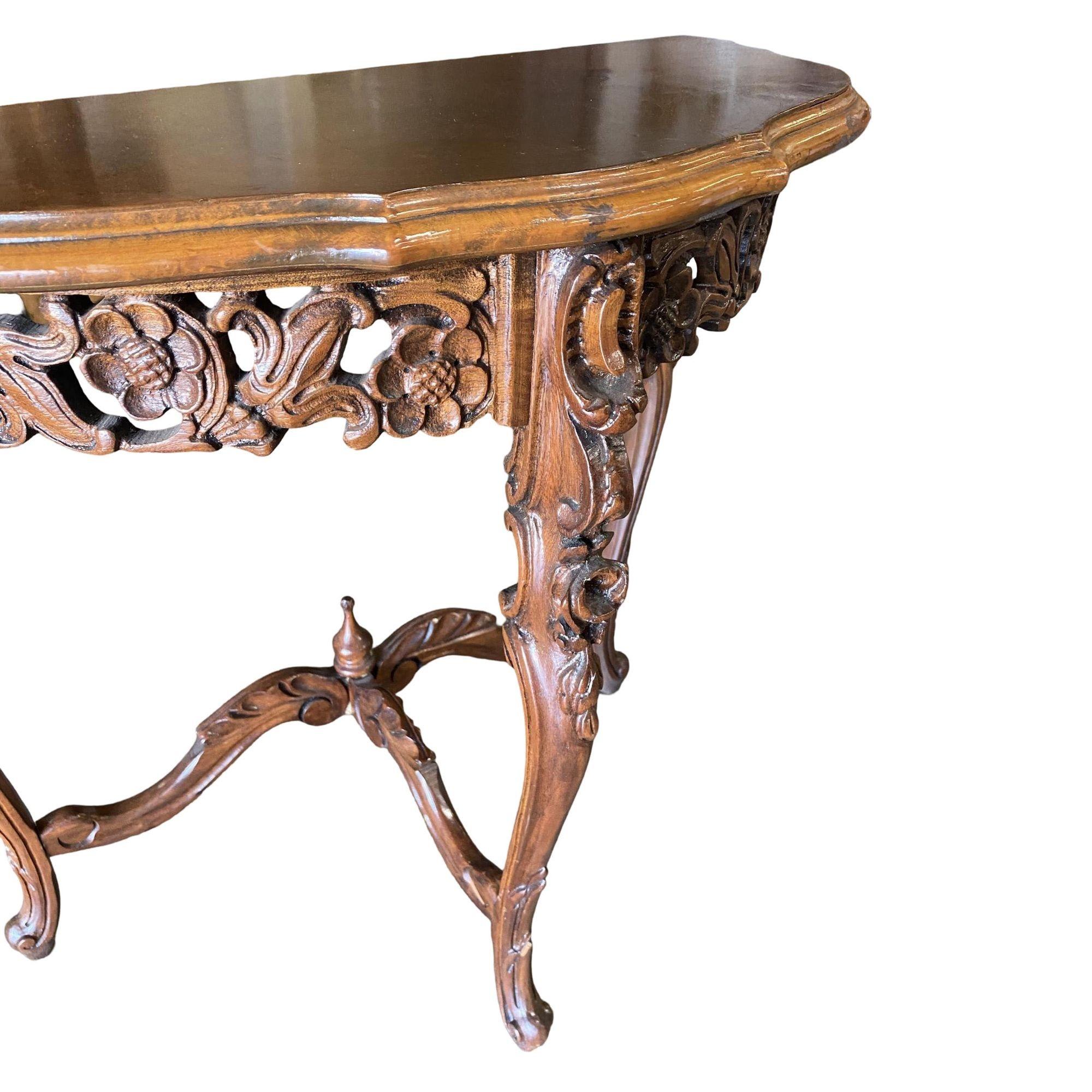 Carved Maple Queen Anne Victorian Console Table, circa 1880 In Excellent Condition For Sale In Van Nuys, CA
