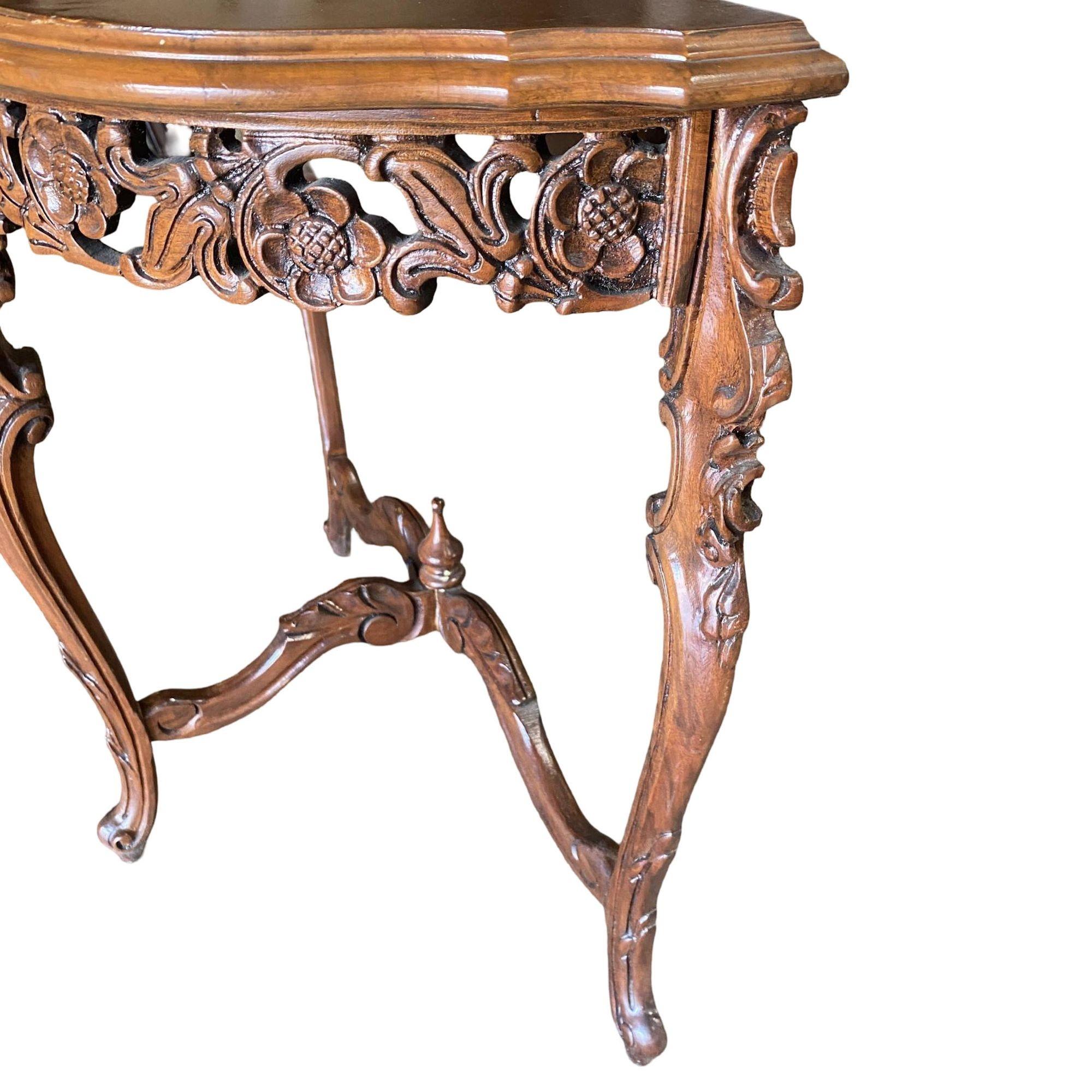 19th Century Carved Maple Queen Anne Victorian Console Table, circa 1880 For Sale