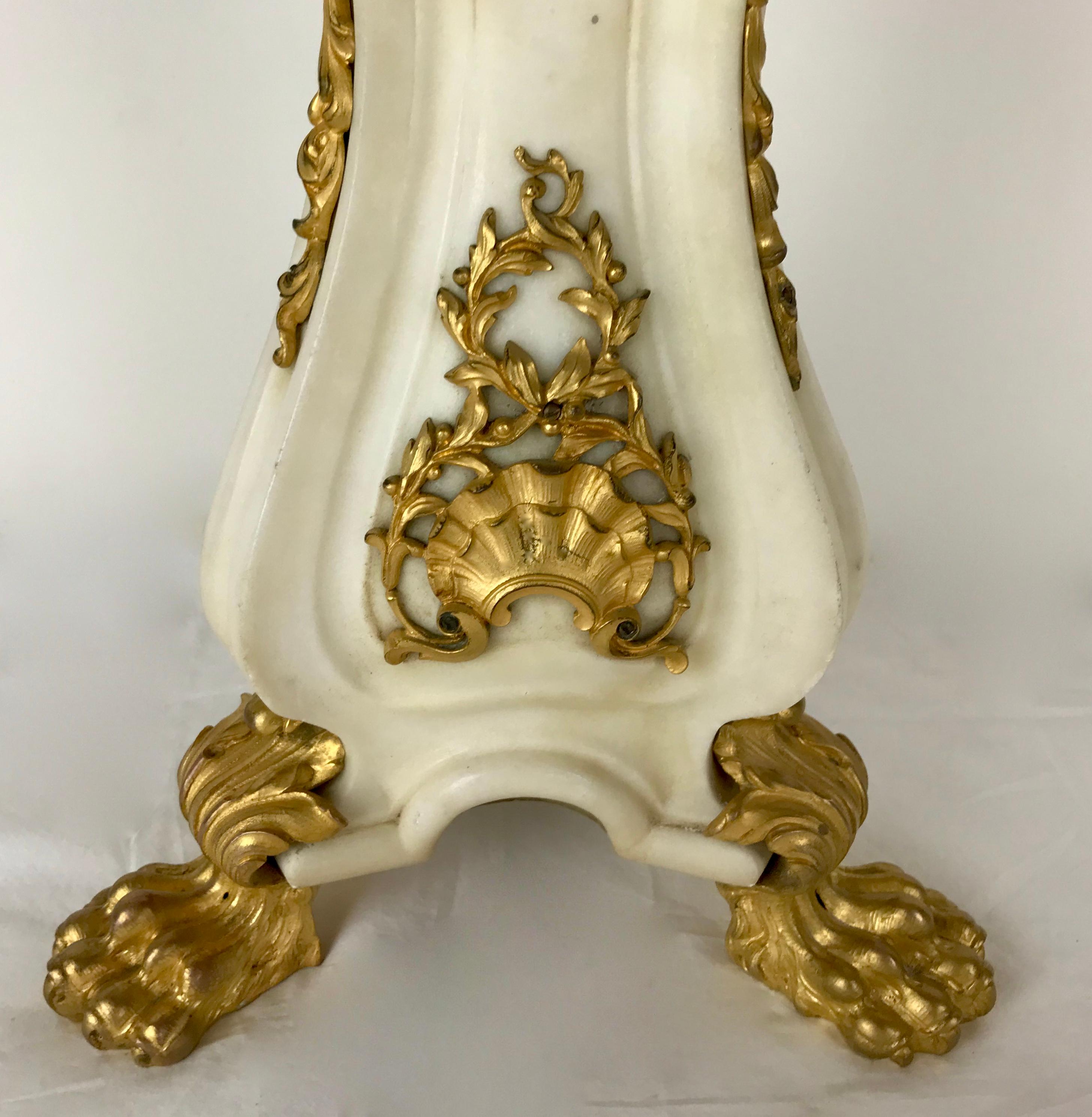 Lámpara de mármol tallado y bronce dorado estilo Luis XV Att. a E. F. A Caldwell Tallado en venta