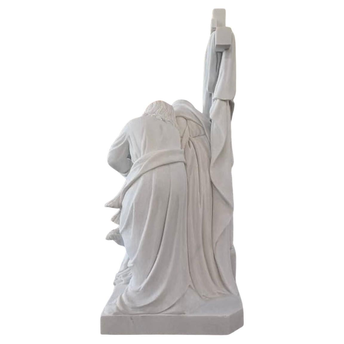 La statua di Cristo in marmo scolpito è una rappresentazione potente e riverente di Gesù Cristo, magistralmente scolpita in marmo di alta qualità. Grazie a una raffinata lavorazione e all'attenzione per i dettagli, questa scultura cattura Cristo in