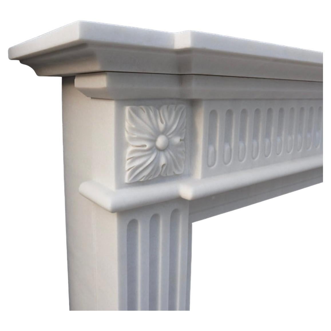 Cheminée de style européen en marbre sculpté Neuf - En vente à Southall, GB