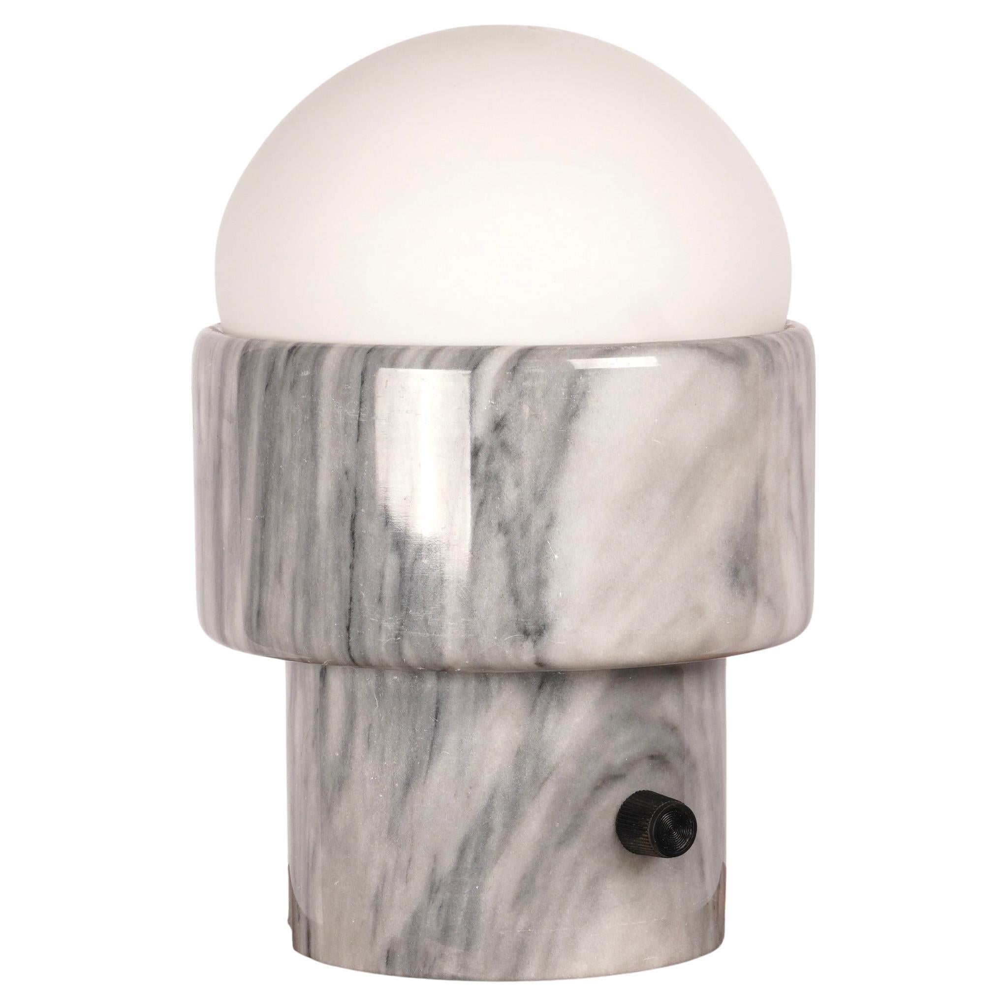 Lampe de table moderniste en marbre sculpté, circa 1970 en vente
