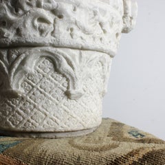 Carved marble mortar with polylobed geometric decorations and acanthus leaves -