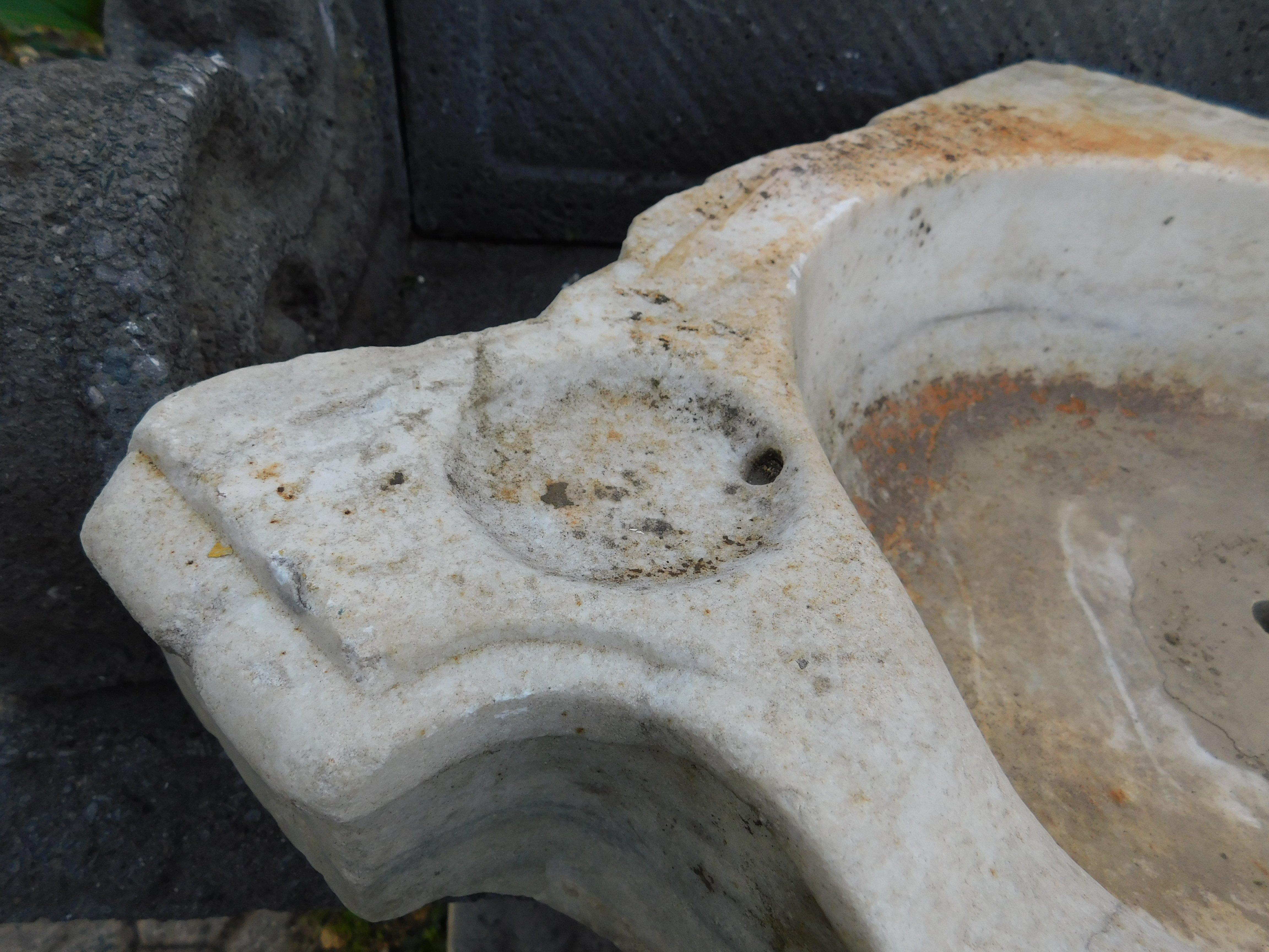 Vasque d'évier en marbre sculpté, angle, Italie en vente 2