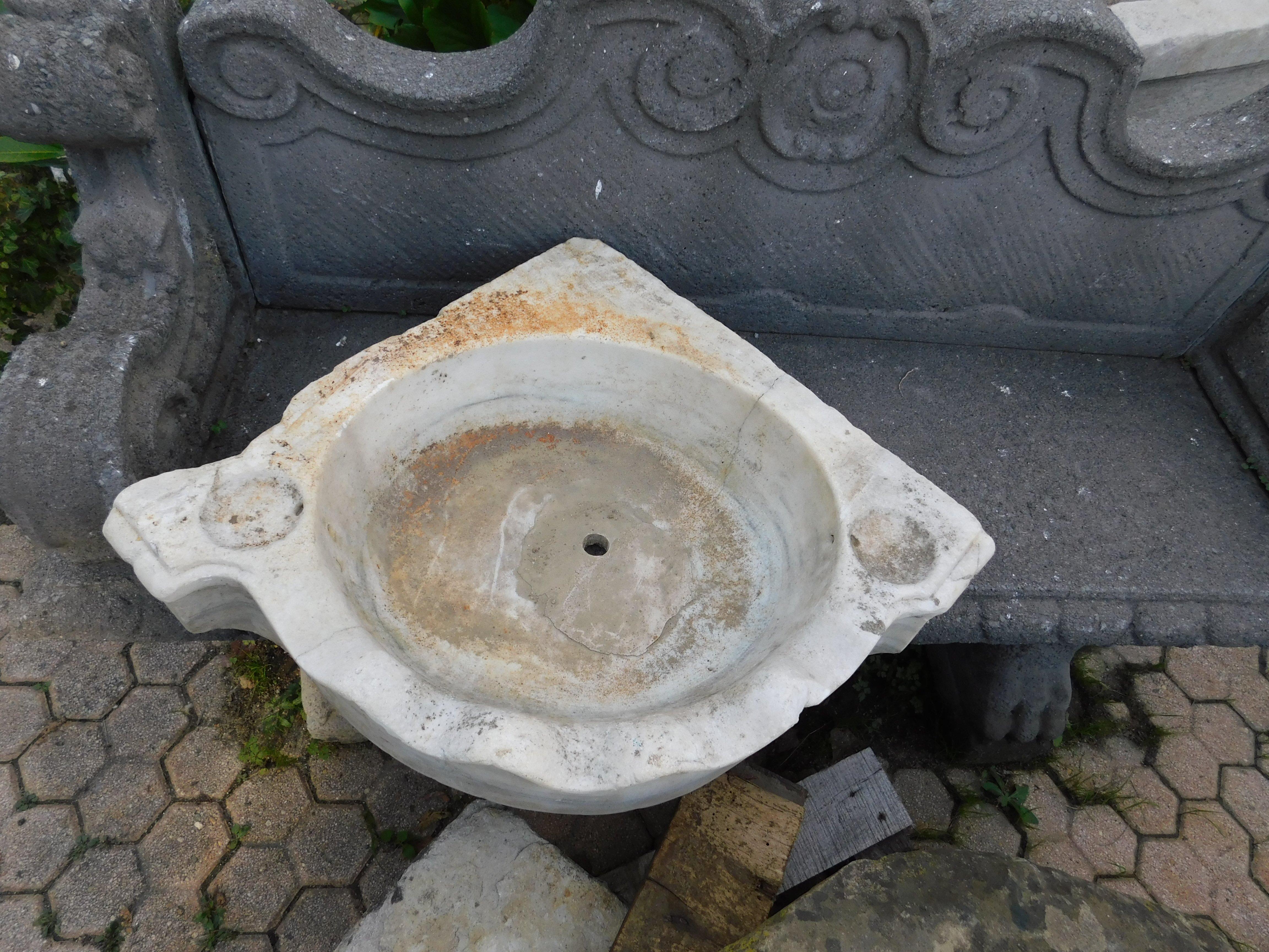 Carved marble sink basin, corner, Italy For Sale 1