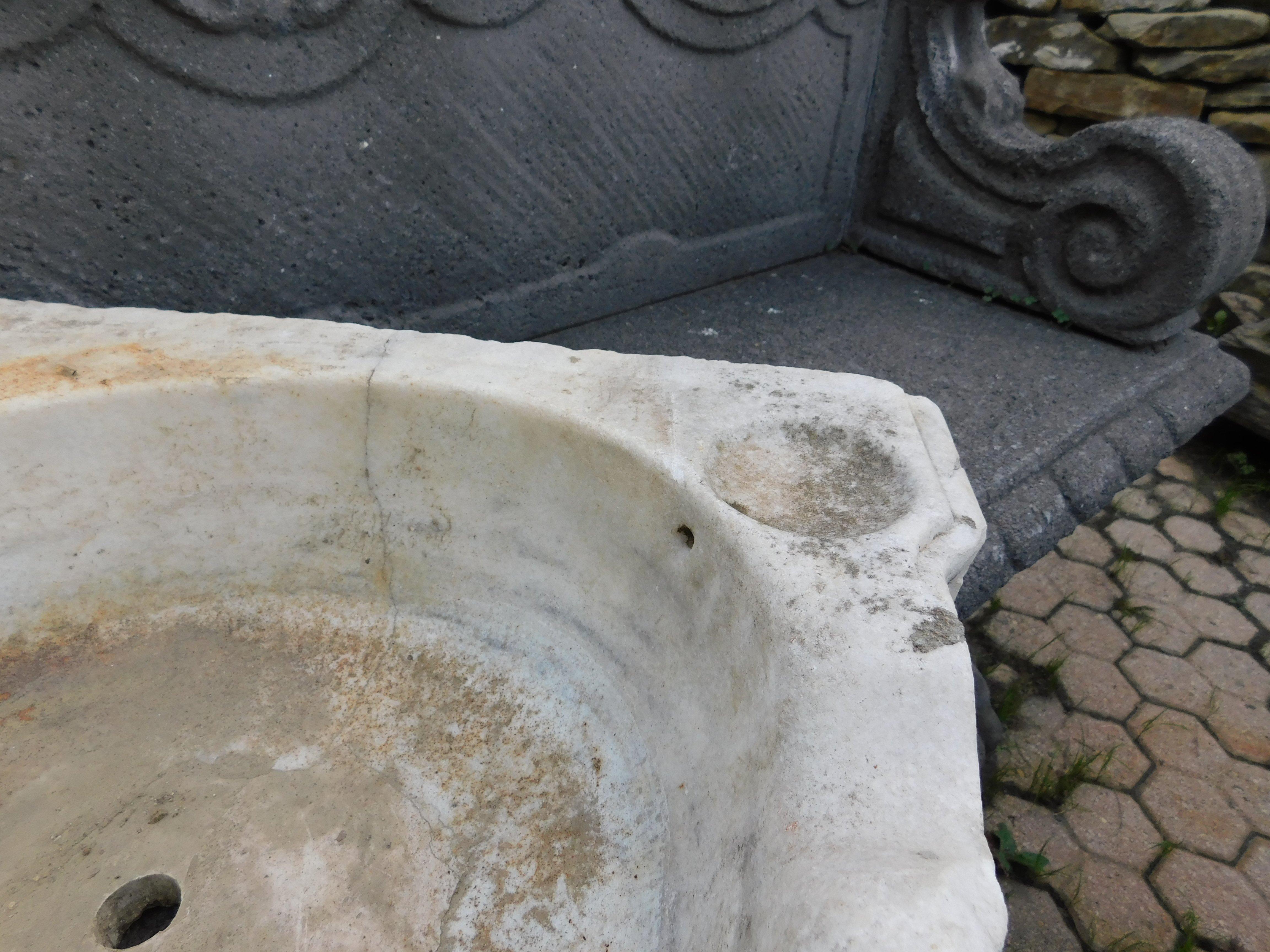 Vasque d'évier en marbre sculpté, angle, Italie en vente 1