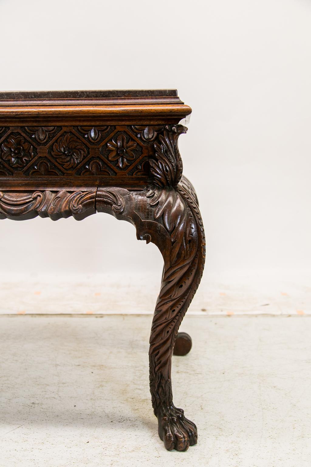 Fine XIX secolo Tavolo consolle con piano in marmo intagliato