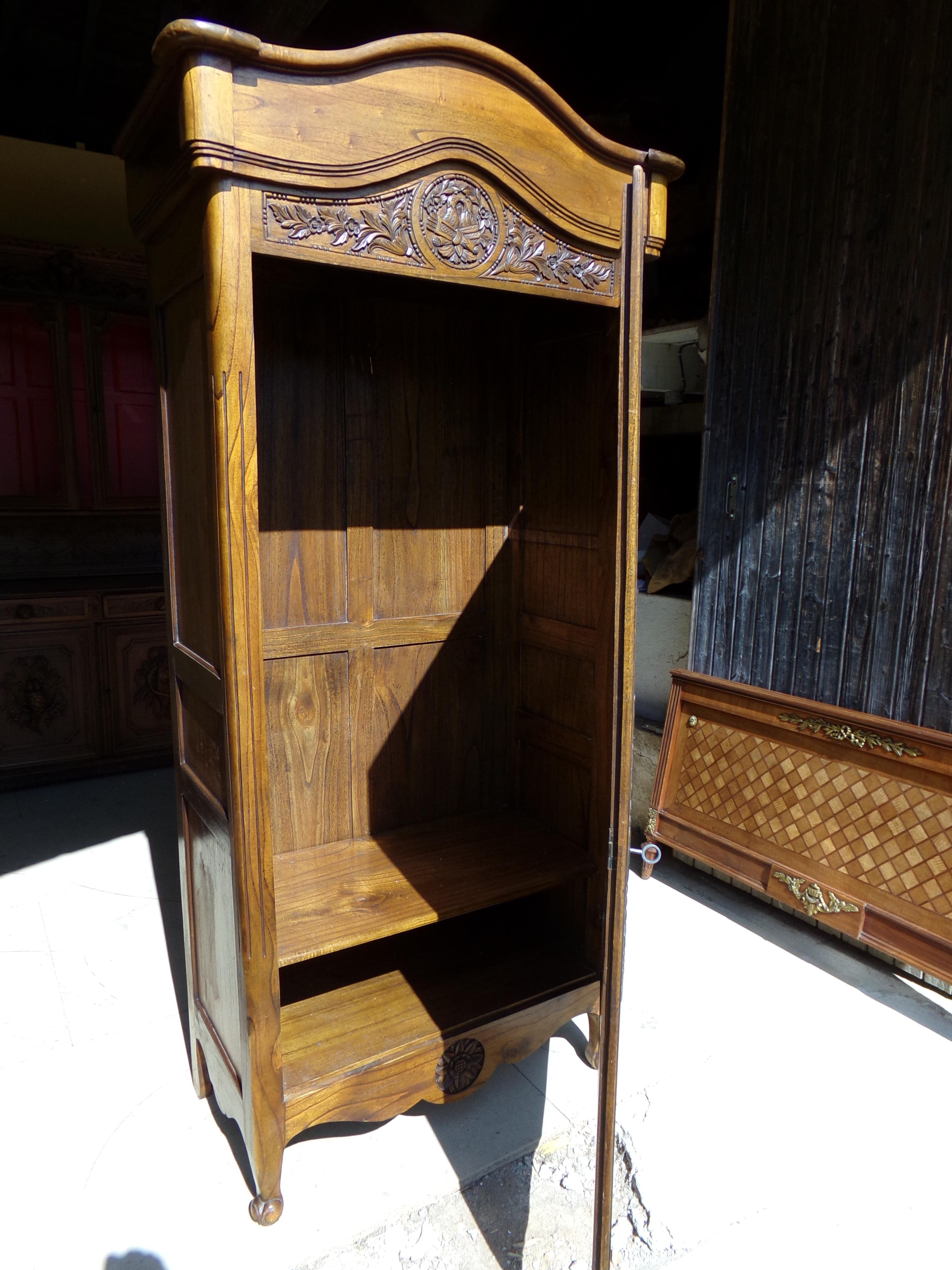 Carved Marriage Louis XV Provencal Style Bonnetiere/Armoire, circa 1850 For Sale 3